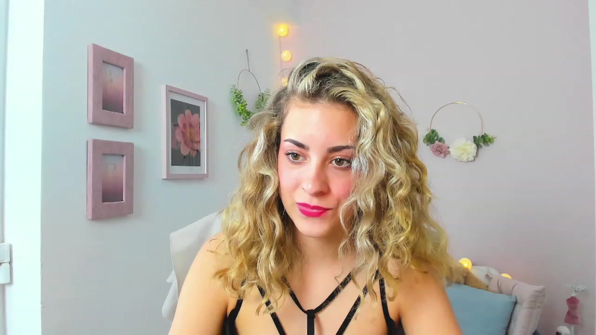 Gallery image thumbnail from Gia_Lopez18's myfreecams stream on, 05/25/2023, 16:54 image 3 of 20