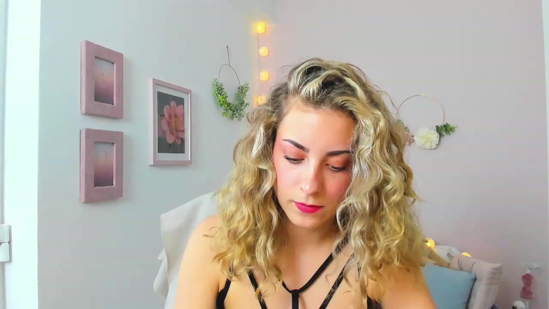 Gallery image thumbnail from Gia_Lopez18's myfreecams stream on, 05/25/2023, 16:54 image 6 of 20