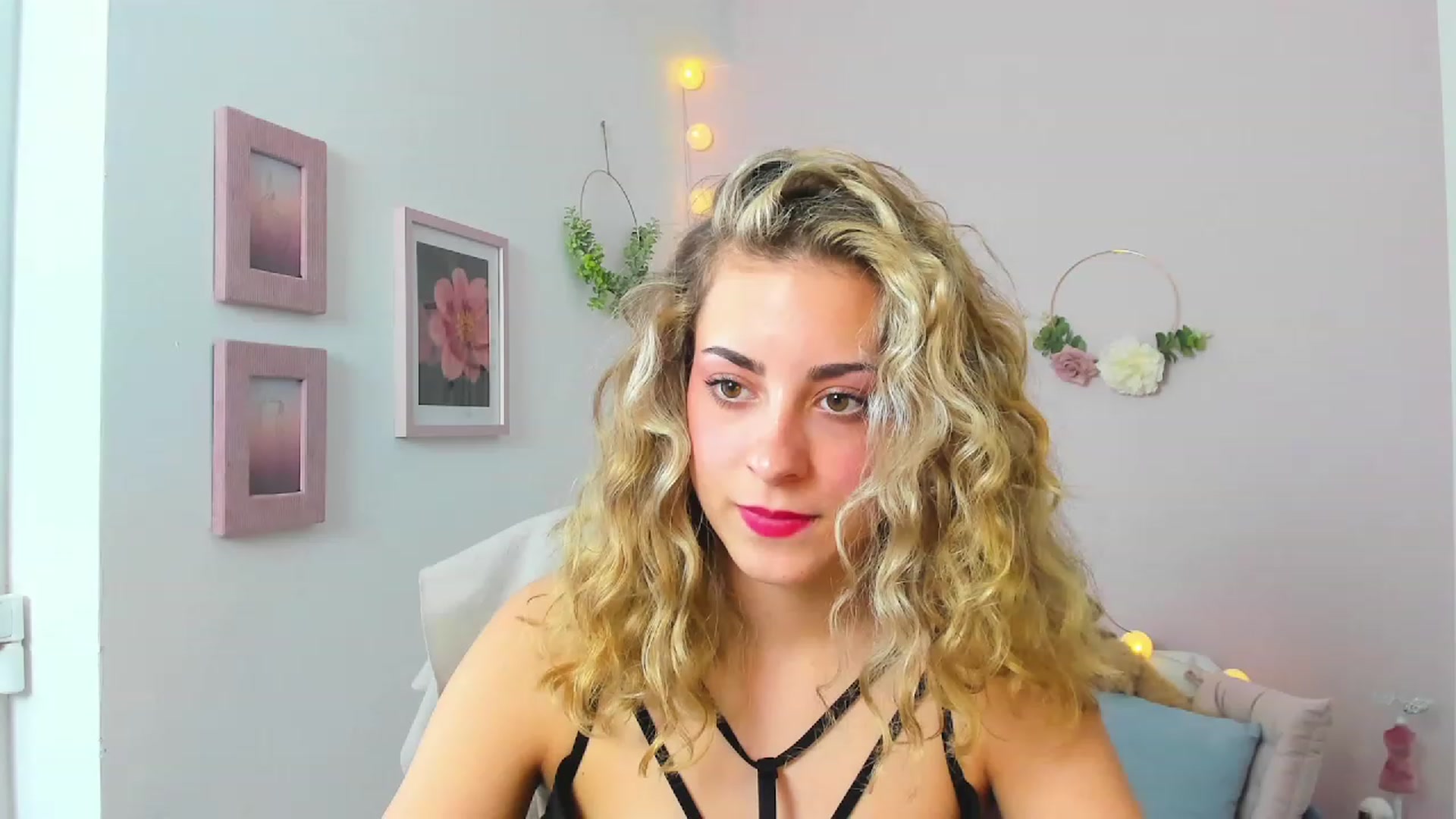 Gallery image thumbnail from Gia_Lopez18's myfreecams stream on, 05/25/2023, 16:54 image 7 of 20
