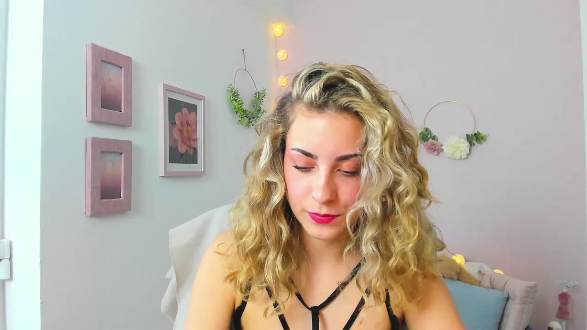 Gallery image thumbnail from Gia_Lopez18's myfreecams stream on, 05/25/2023, 16:54 image 10 of 20