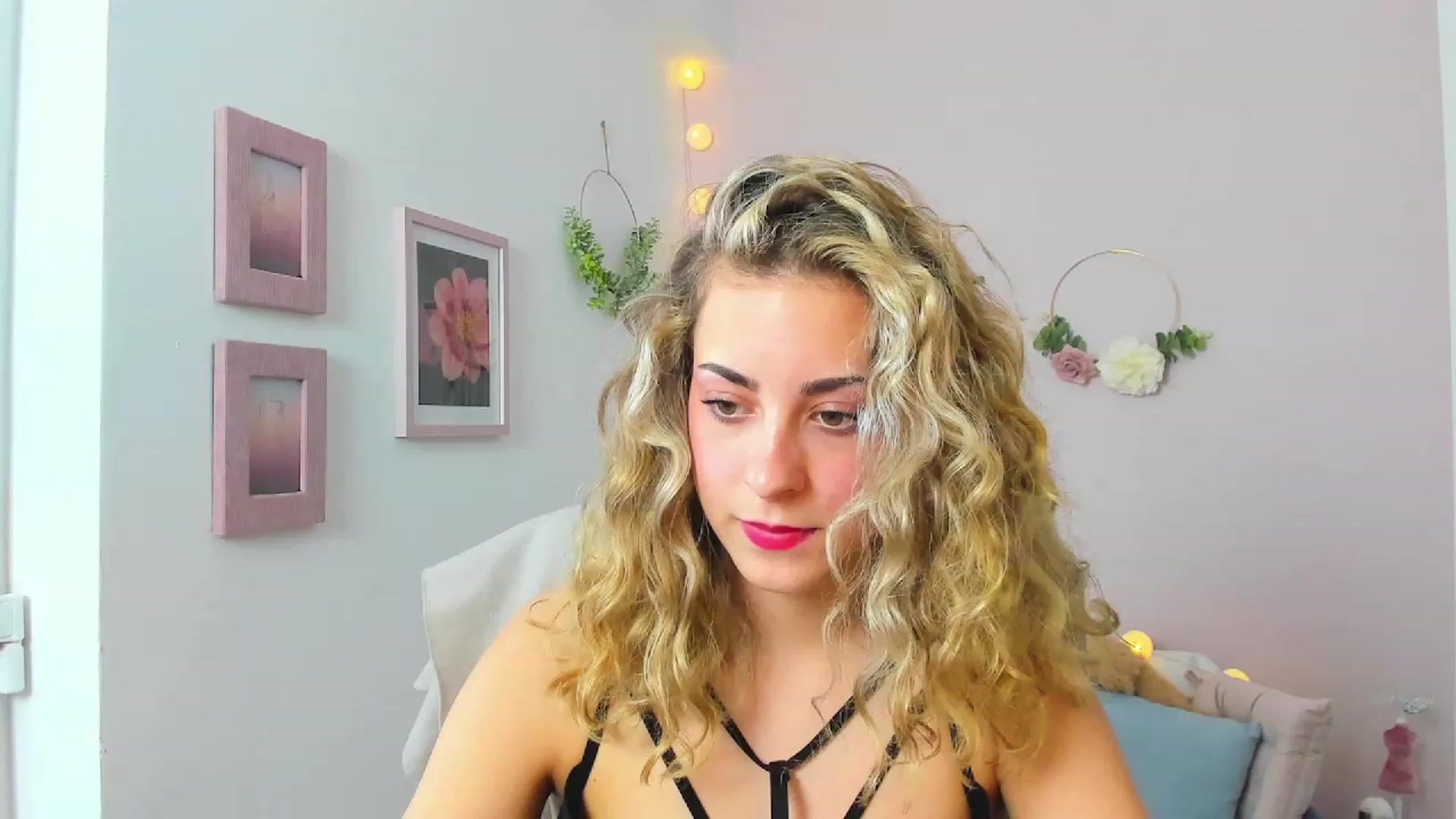 Gallery image thumbnail from Gia_Lopez18's myfreecams stream on, 05/25/2023, 16:54 image 11 of 20