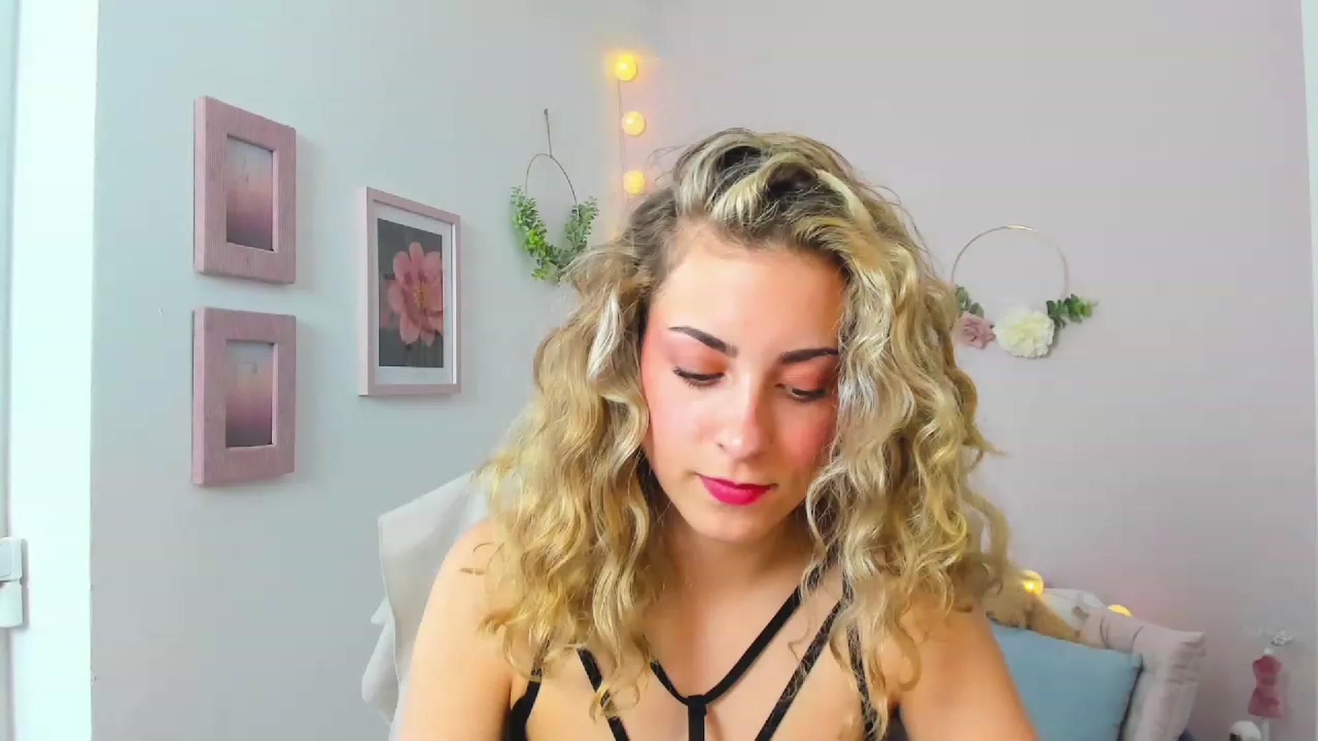 Gallery image thumbnail from Gia_Lopez18's myfreecams stream on, 05/25/2023, 16:54 image 2 of 20