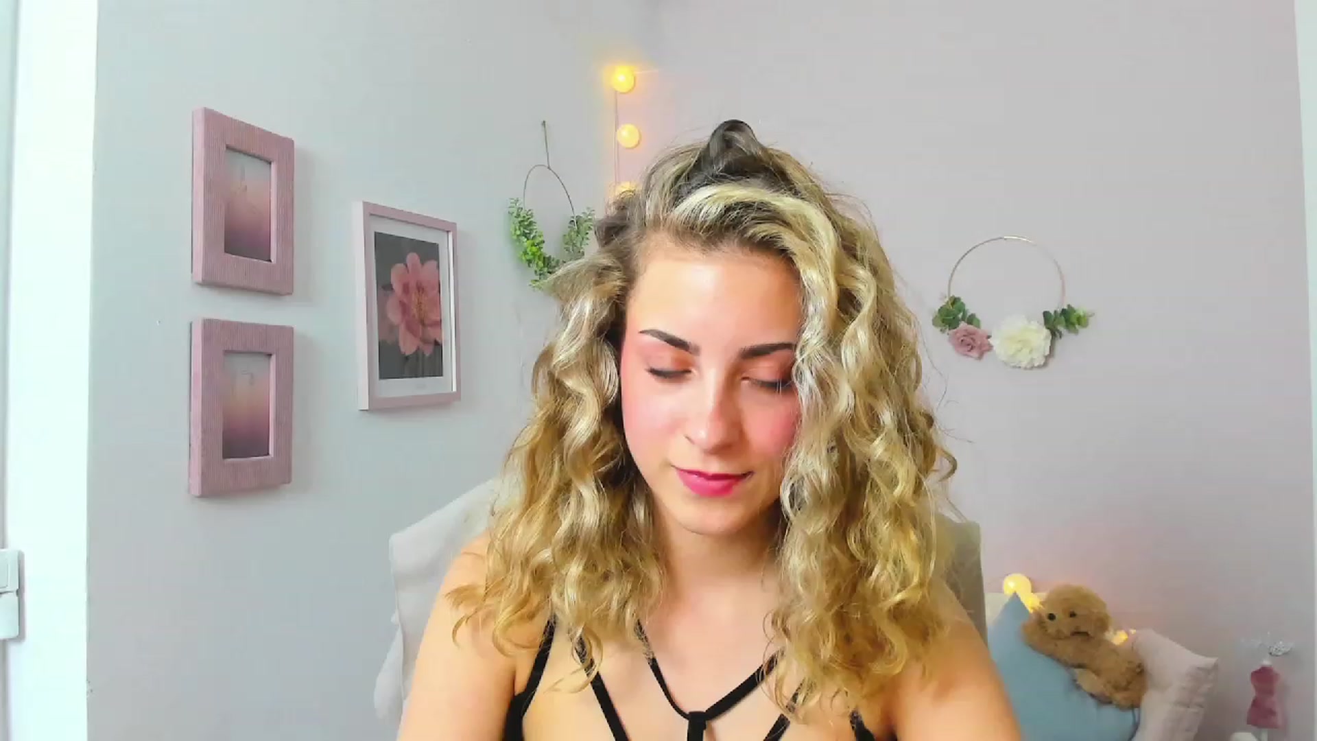 Gallery image thumbnail from Gia_Lopez18's myfreecams stream on, 05/25/2023, 18:13 image 1 of 20