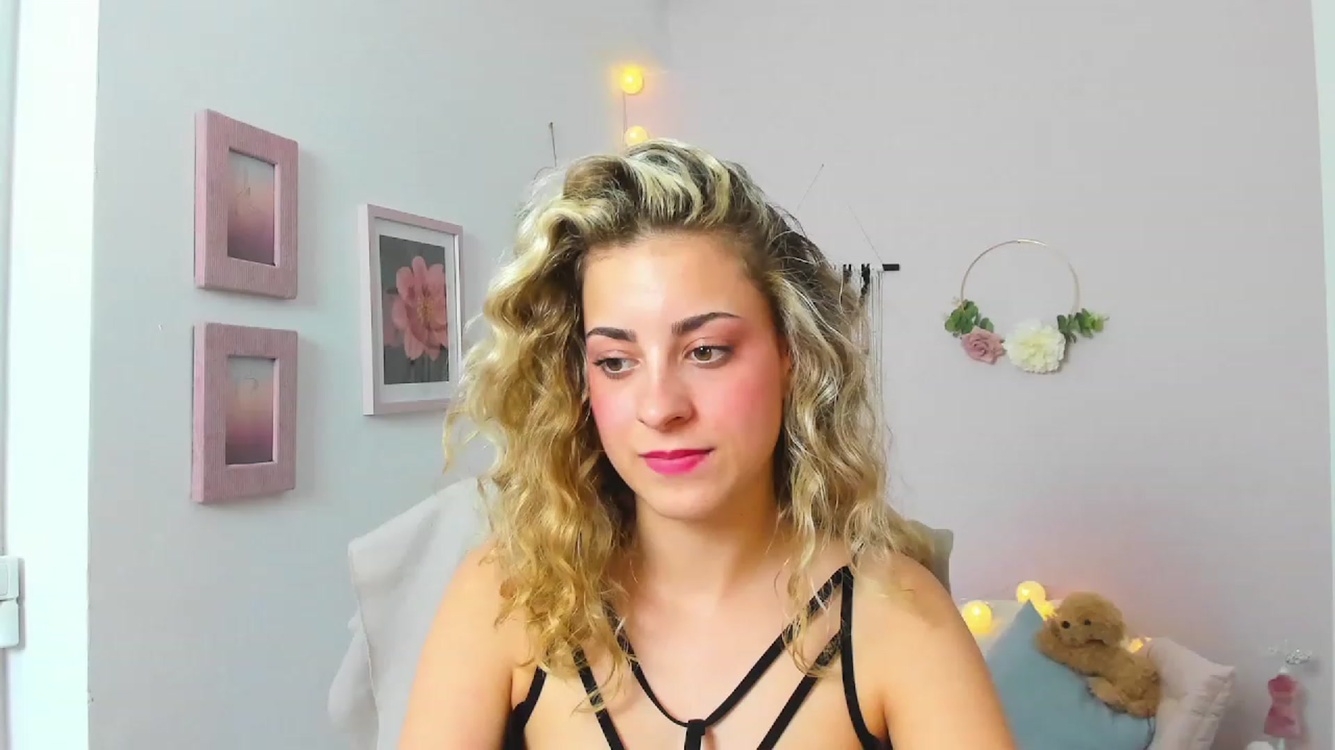 Gallery image thumbnail from Gia_Lopez18's myfreecams stream on, 05/25/2023, 18:13 image 13 of 20