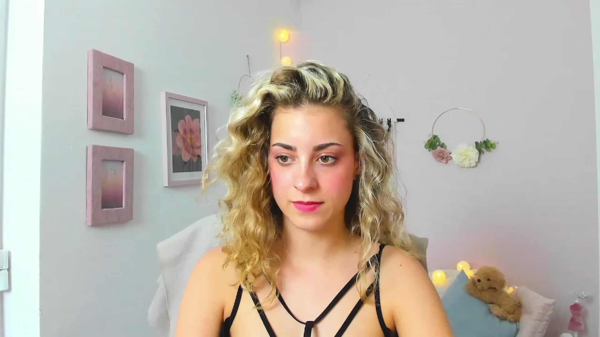 Gallery image thumbnail from Gia_Lopez18's myfreecams stream on, 05/25/2023, 18:13 image 11 of 20