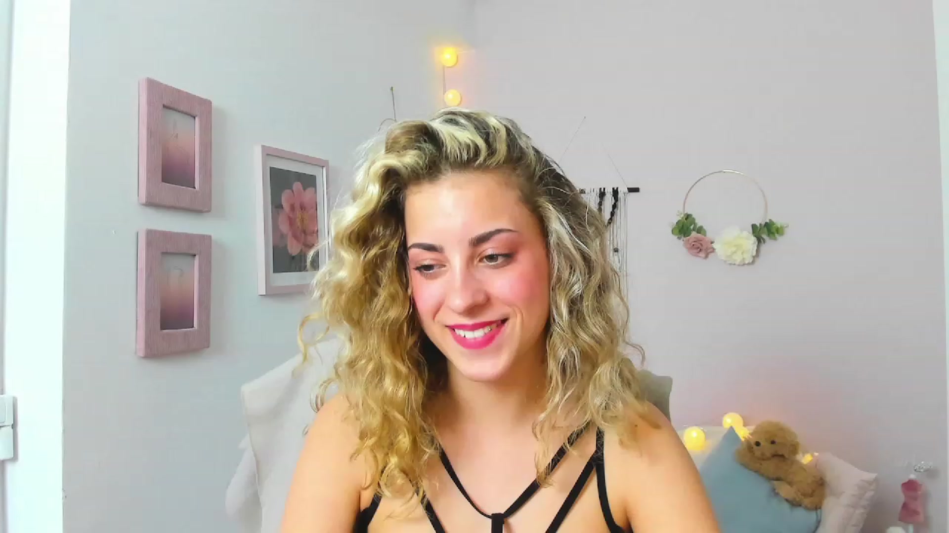 Gallery image thumbnail from Gia_Lopez18's myfreecams stream on, 05/25/2023, 18:13 image 18 of 20