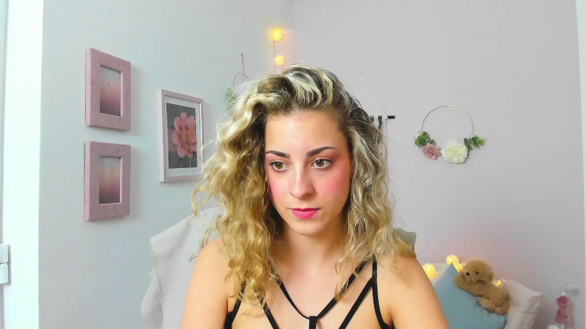 Gallery image thumbnail from Gia_Lopez18's myfreecams stream on, 05/25/2023, 18:13 image 16 of 20