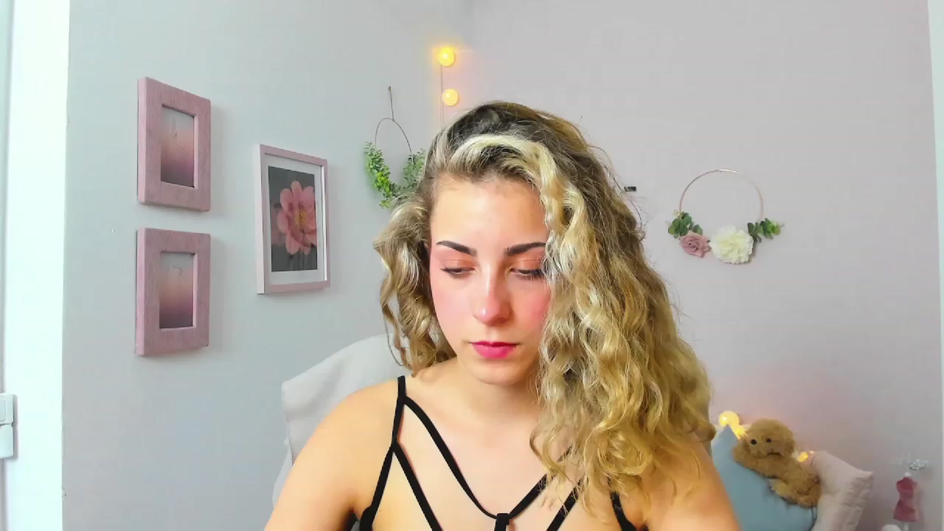 Gallery image thumbnail from Gia_Lopez18's myfreecams stream on, 05/25/2023, 18:13 image 4 of 20