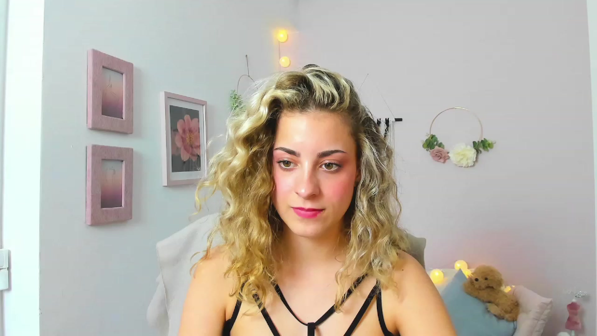 Gallery image thumbnail from Gia_Lopez18's myfreecams stream on, 05/25/2023, 18:13 image 20 of 20