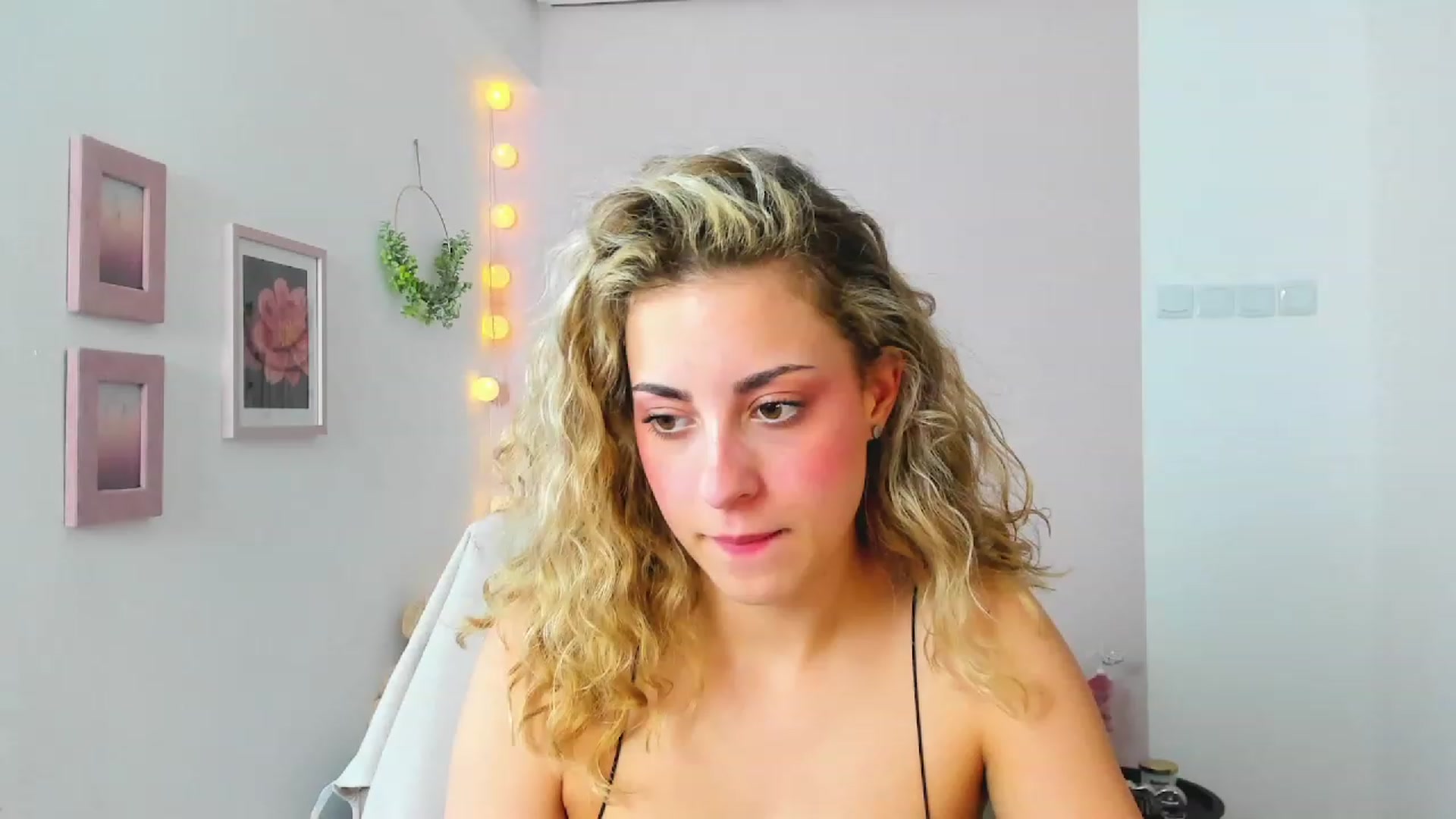 Gallery image thumbnail from Gia_Lopez18's myfreecams stream on, 05/26/2023, 11:21 image 11 of 20
