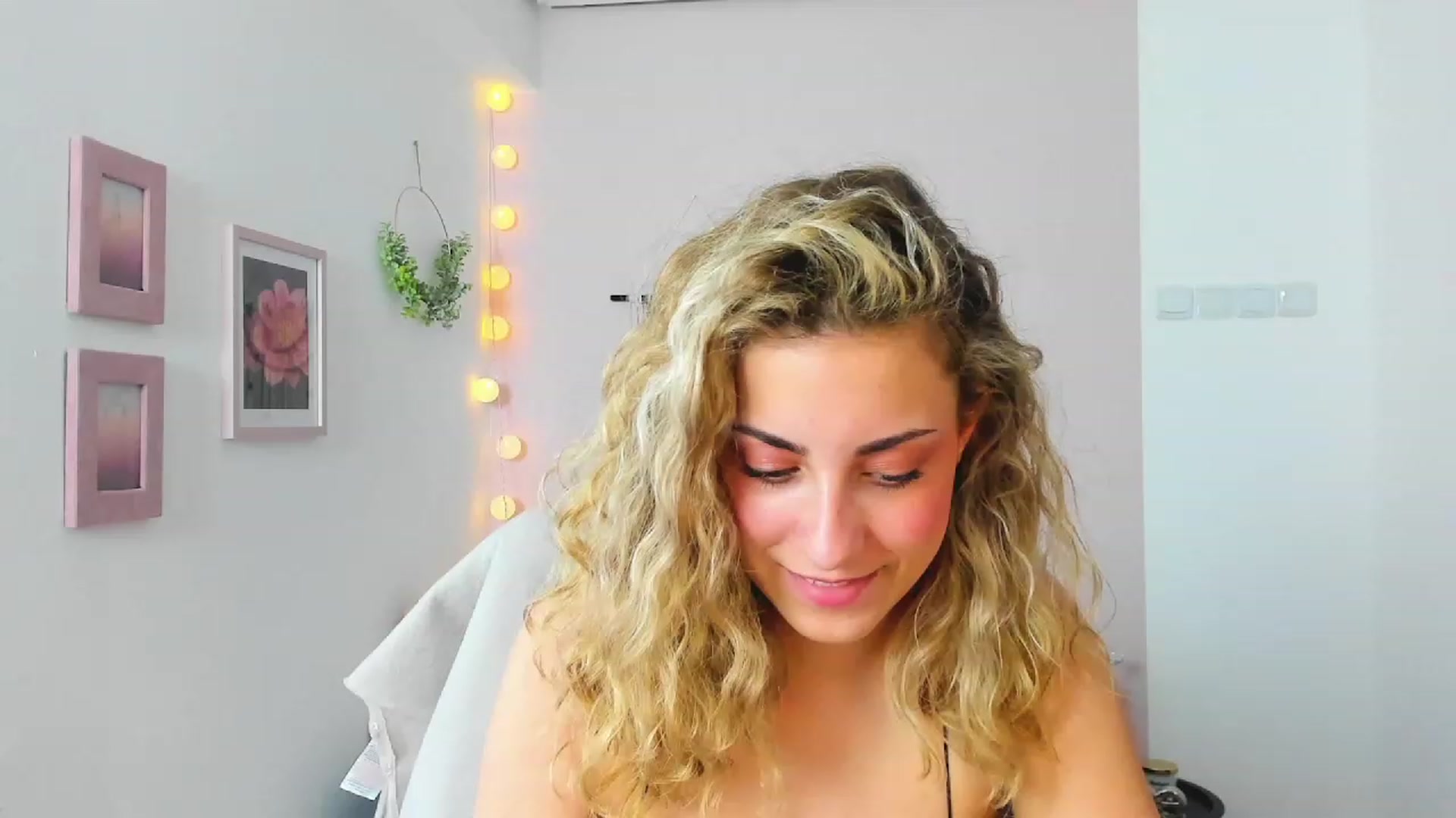 Gallery image thumbnail from Gia_Lopez18's myfreecams stream on, 05/26/2023, 11:21 image 19 of 20