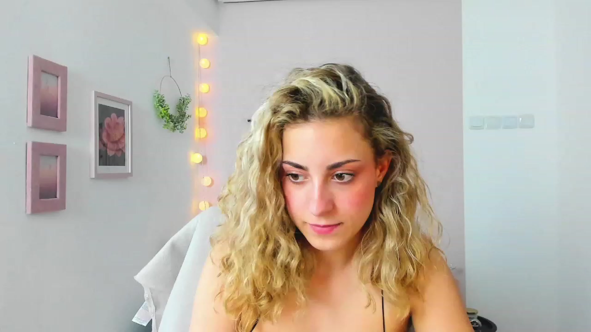 Gallery image thumbnail from Gia_Lopez18's myfreecams stream on, 05/26/2023, 11:21 image 14 of 20