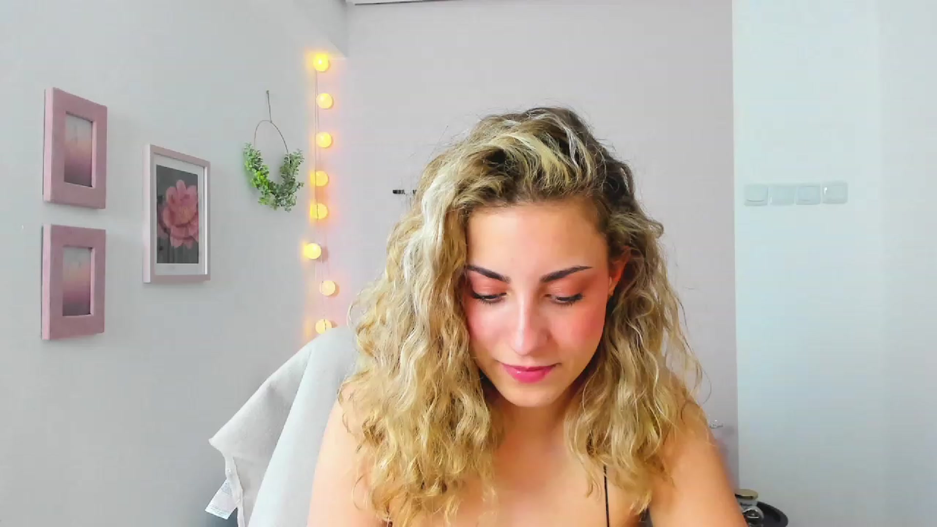 Gallery image thumbnail from Gia_Lopez18's myfreecams stream on, 05/26/2023, 11:21 image 20 of 20