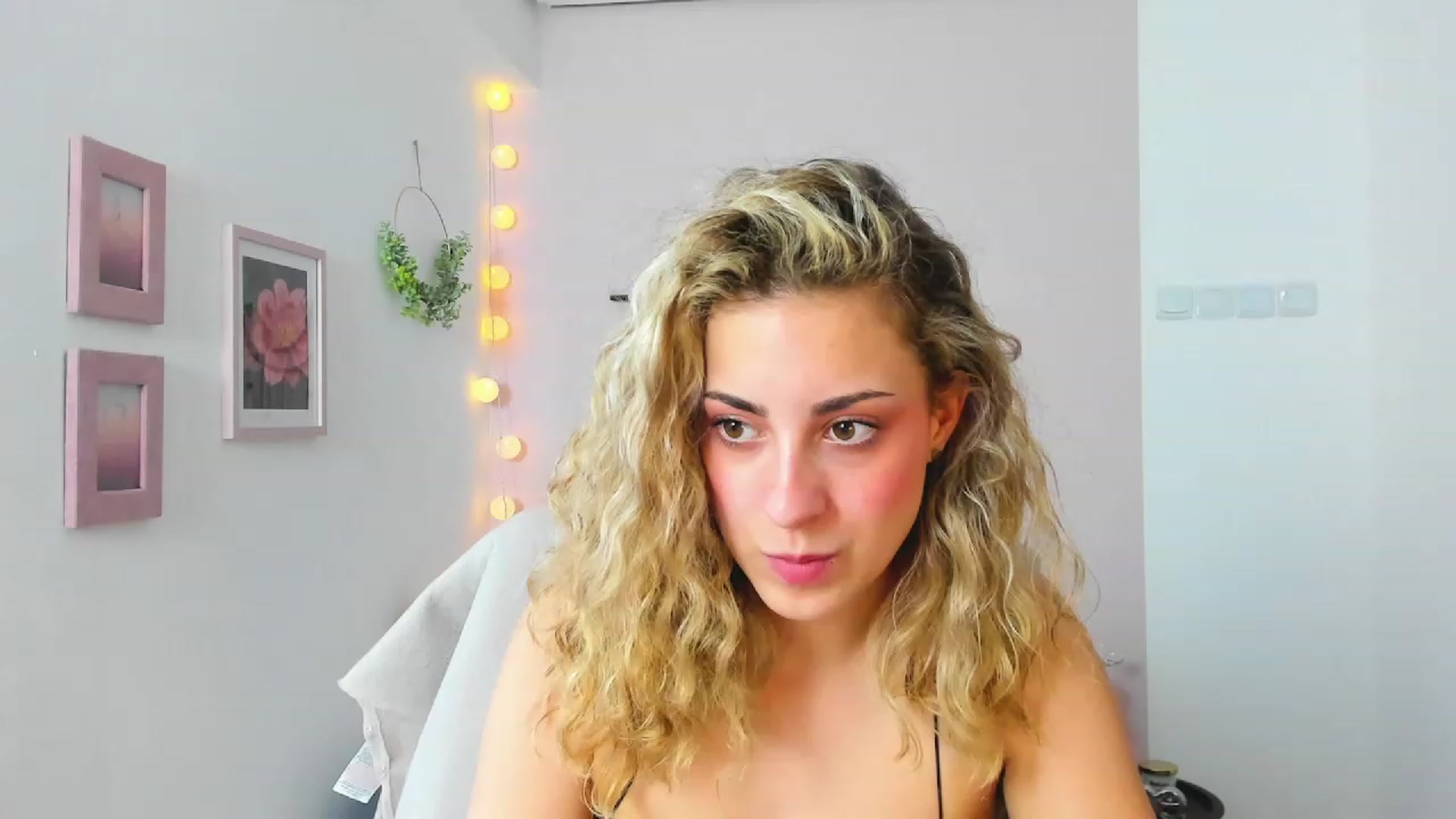 Gallery image thumbnail from Gia_Lopez18's myfreecams stream on, 05/26/2023, 11:21 image 17 of 20
