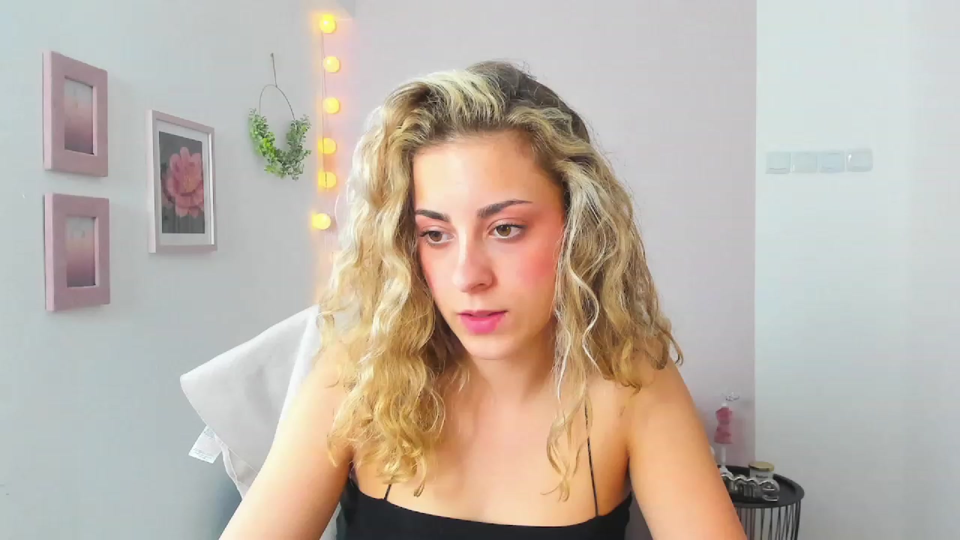 Gallery image thumbnail from Gia_Lopez18's myfreecams stream on, 05/26/2023, 13:00 image 5 of 20