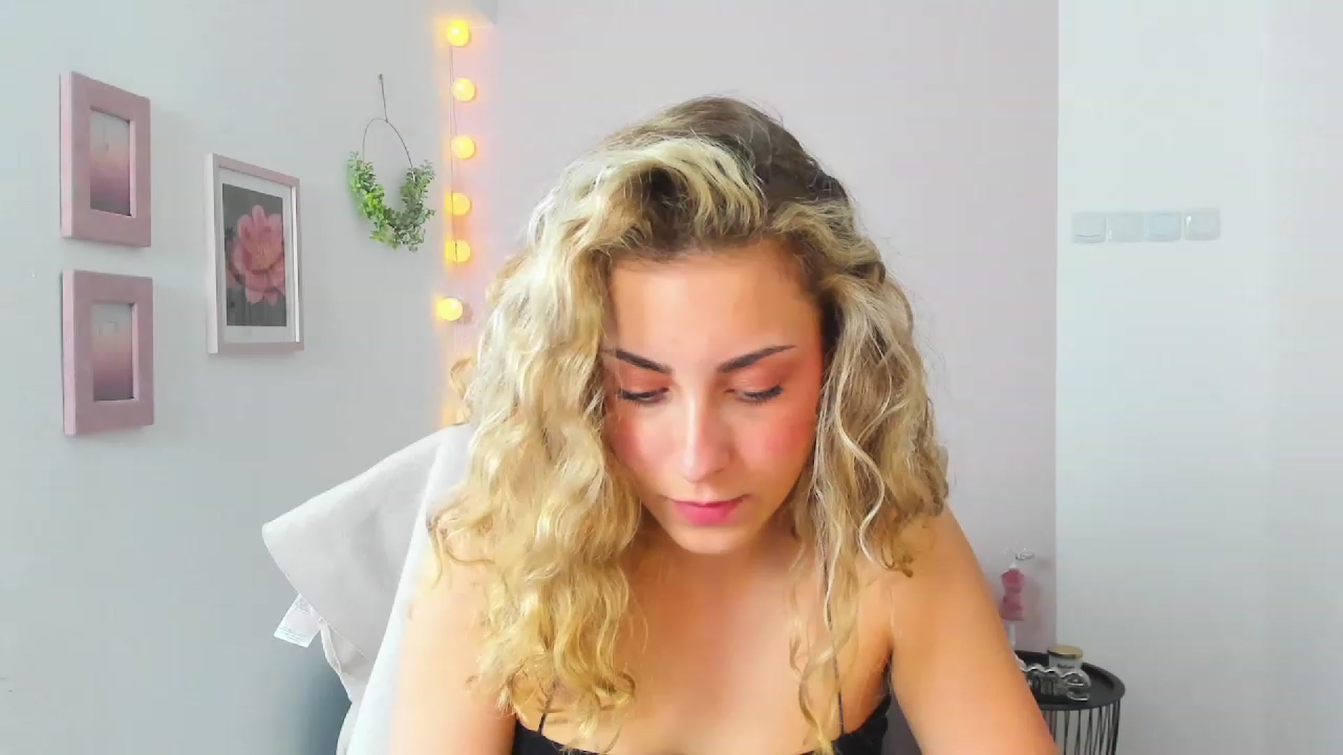 Gallery image thumbnail from Gia_Lopez18's myfreecams stream on, 05/26/2023, 13:00 image 4 of 20