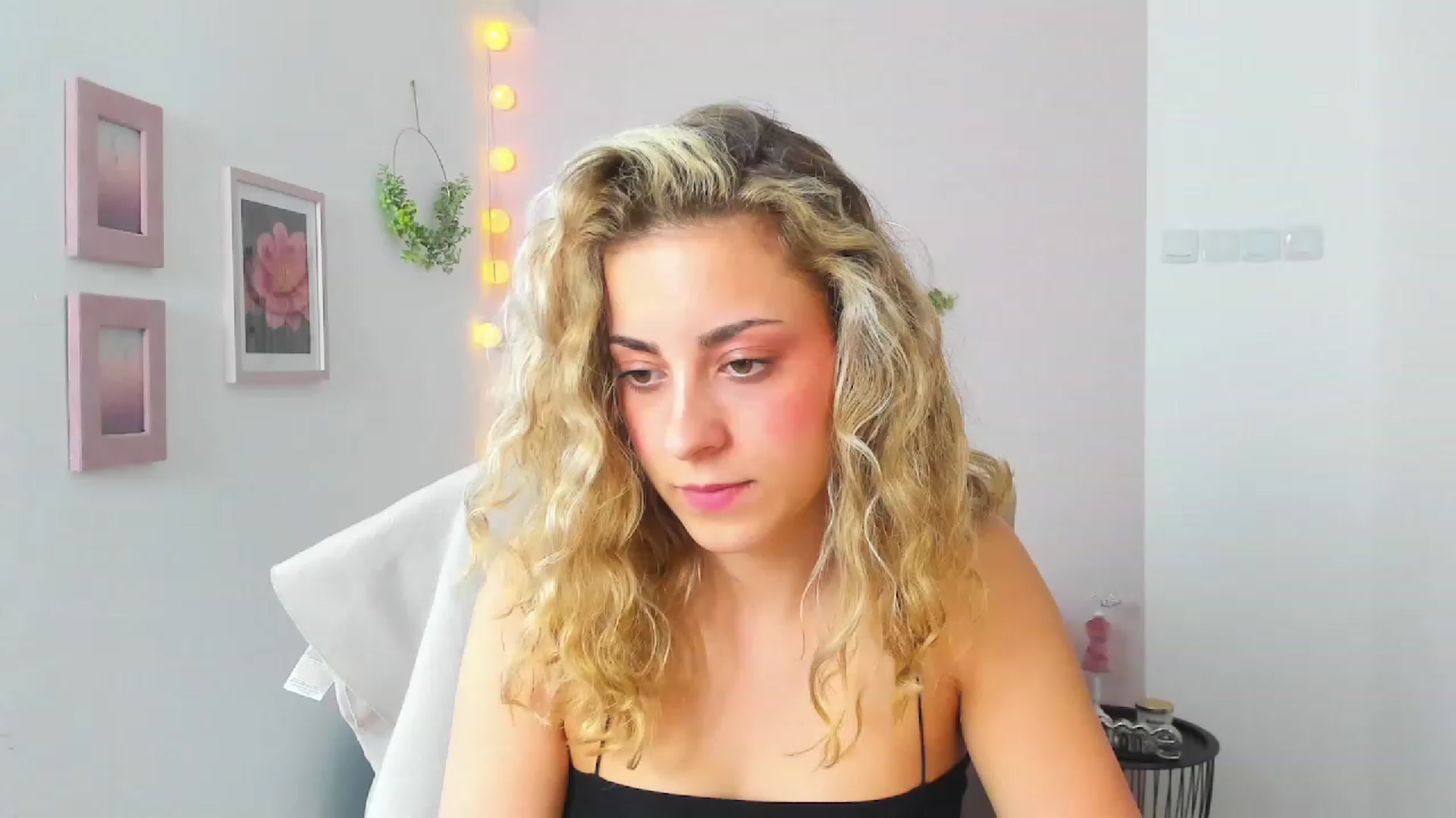Gallery image thumbnail from Gia_Lopez18's myfreecams stream on, 05/26/2023, 13:00 image 9 of 20