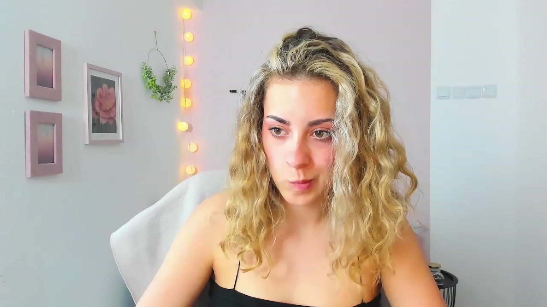 Gallery image thumbnail from Gia_Lopez18's myfreecams stream on, 05/26/2023, 13:00 image 14 of 20
