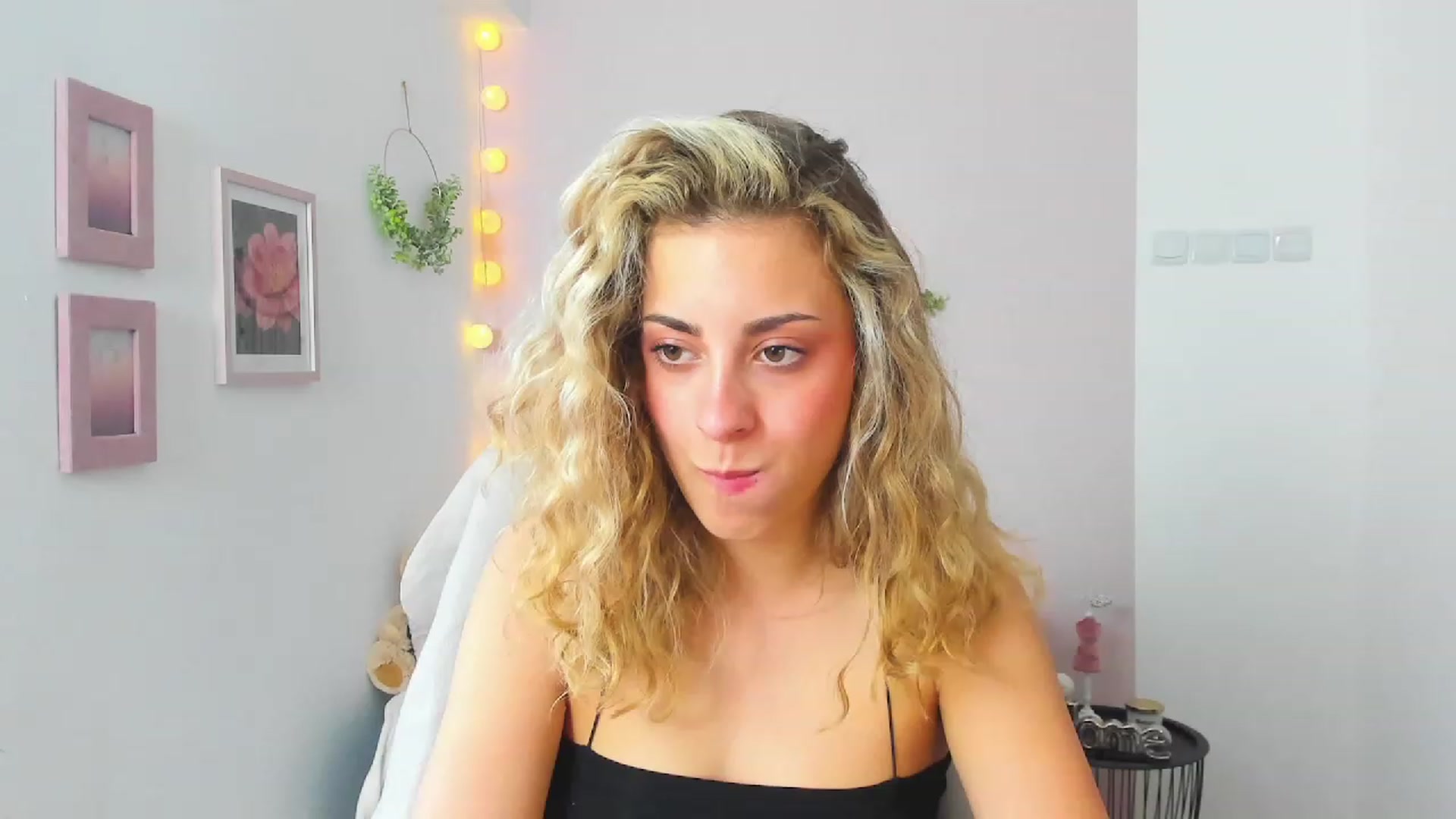 Gallery image thumbnail from Gia_Lopez18's myfreecams stream on, 05/26/2023, 15:03 image 8 of 20