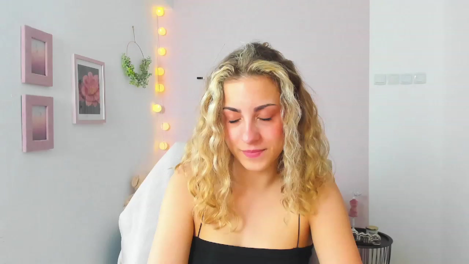 Gallery image thumbnail from Gia_Lopez18's myfreecams stream on, 05/26/2023, 15:03 image 5 of 20