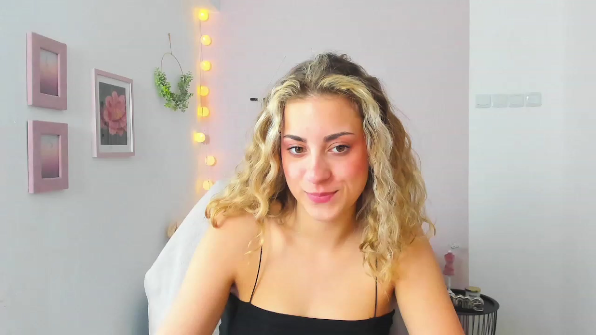 Gallery image thumbnail from Gia_Lopez18's myfreecams stream on, 05/26/2023, 15:03 image 3 of 20