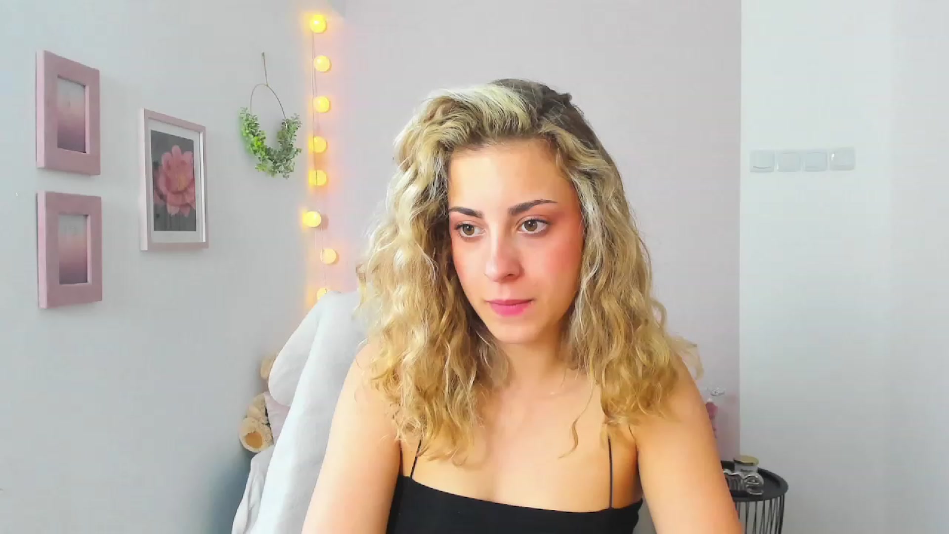 Gallery image thumbnail from Gia_Lopez18's myfreecams stream on, 05/26/2023, 15:03 image 9 of 20