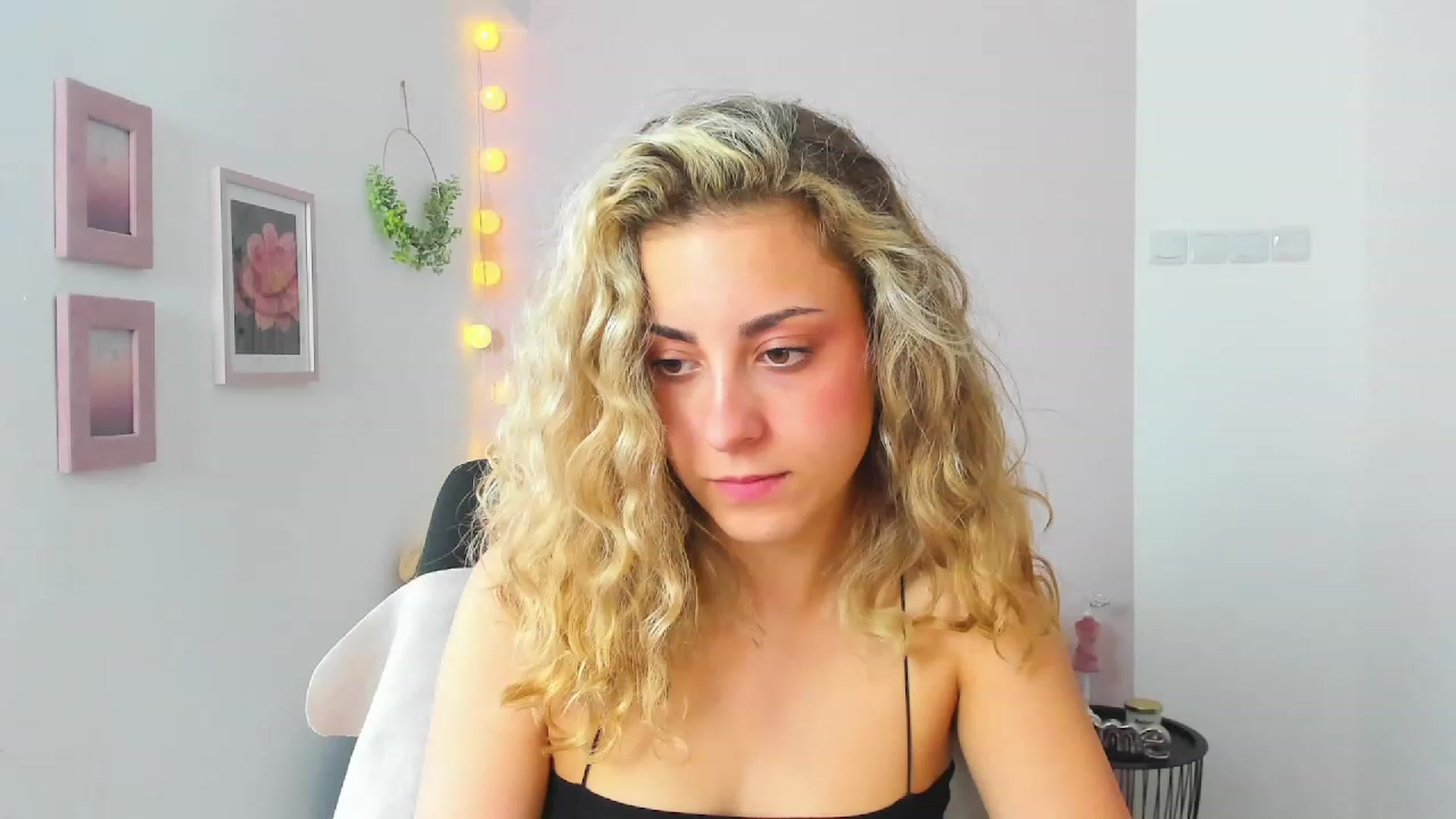 Gallery image thumbnail from Gia_Lopez18's myfreecams stream on, 05/26/2023, 15:03 image 14 of 20