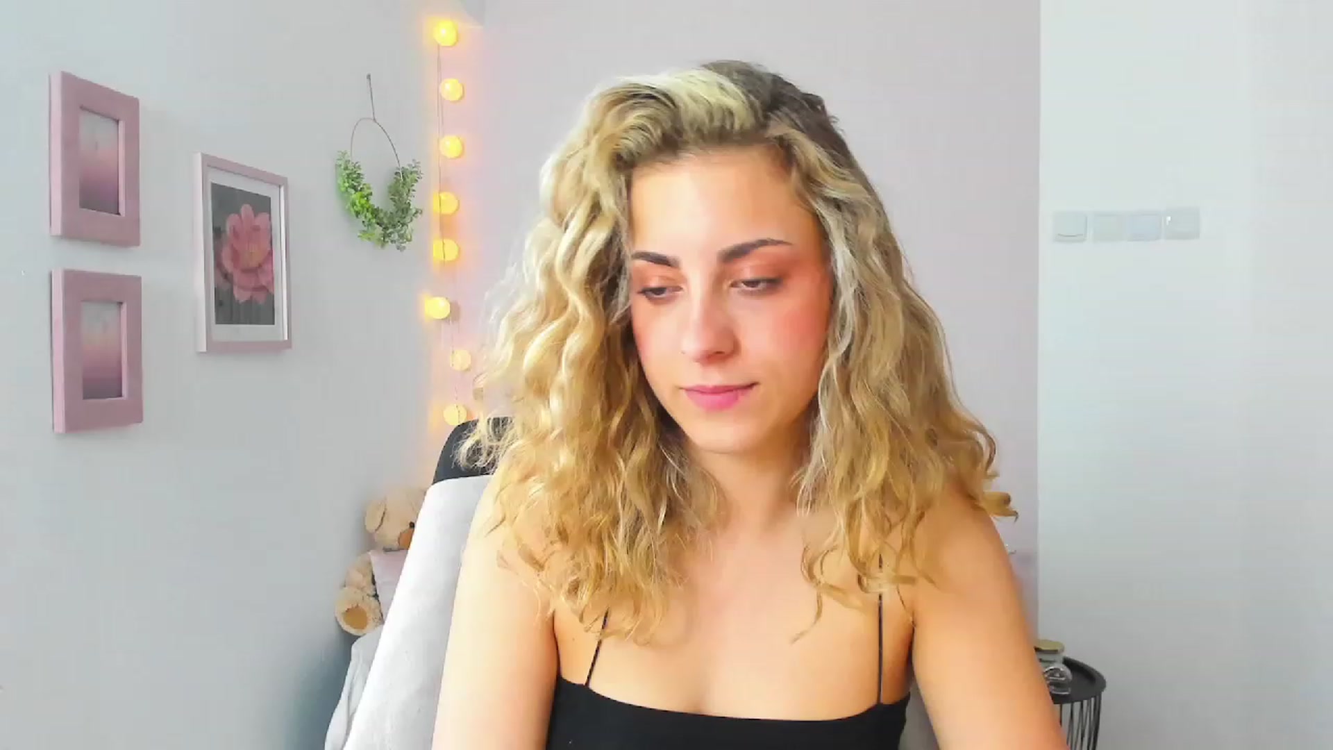Gallery image thumbnail from Gia_Lopez18's myfreecams stream on, 05/26/2023, 15:03 image 11 of 20