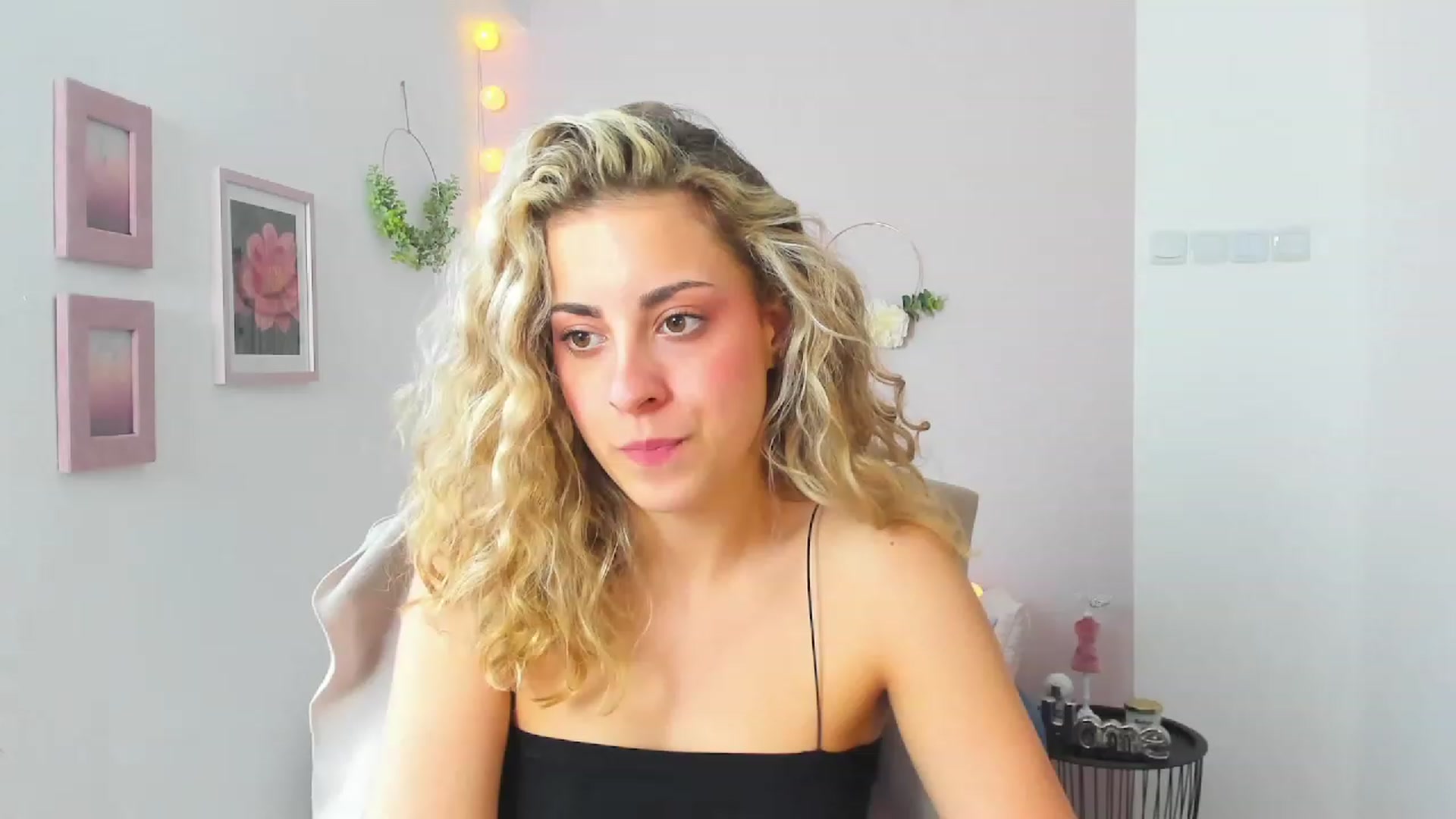 Gallery image thumbnail from Gia_Lopez18's myfreecams stream on, 05/26/2023, 15:03 image 18 of 20
