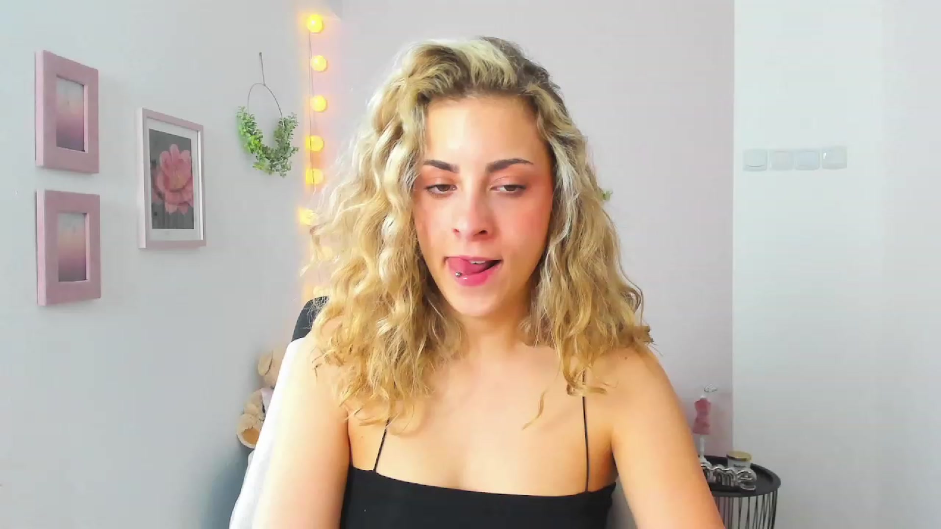 Gallery image thumbnail from Gia_Lopez18's myfreecams stream on, 05/26/2023, 15:03 image 10 of 20