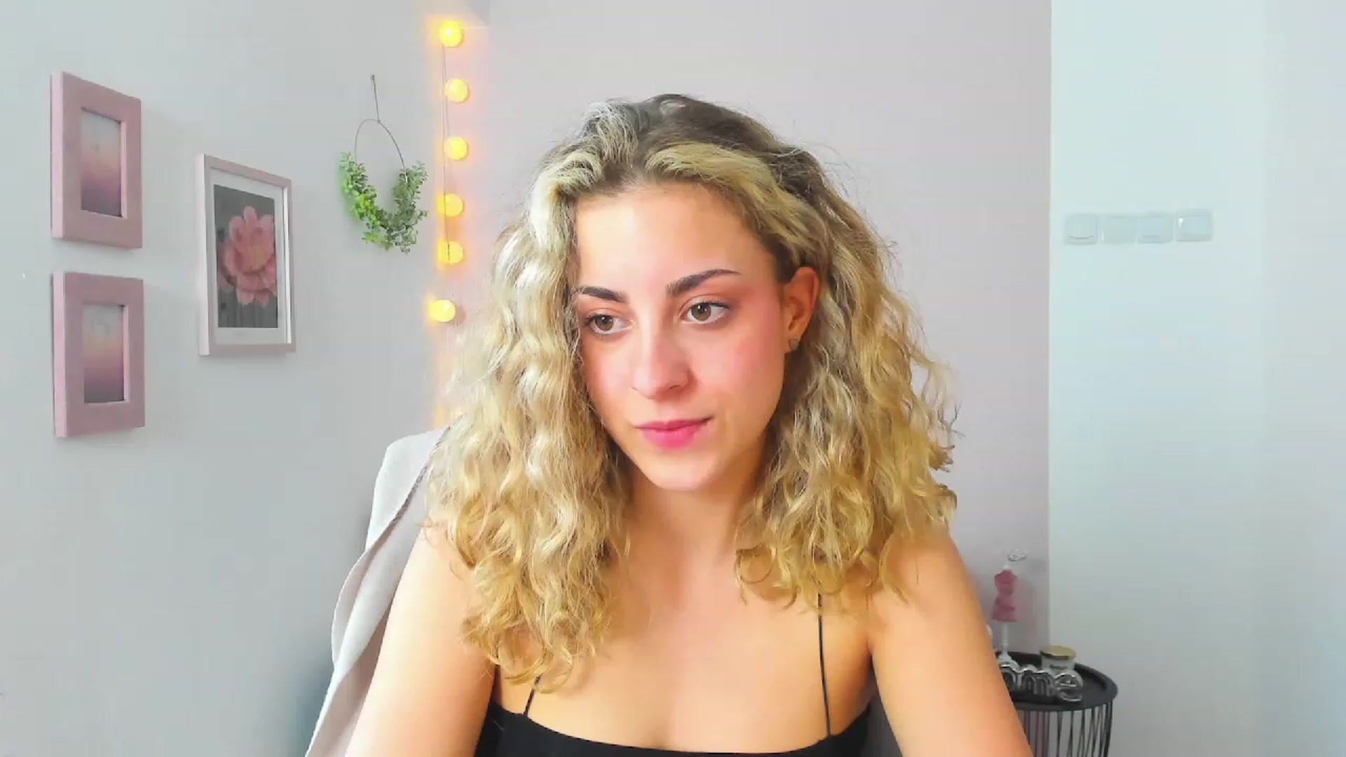 Gallery image thumbnail from Gia_Lopez18's myfreecams stream on, 05/26/2023, 16:58 image 6 of 20