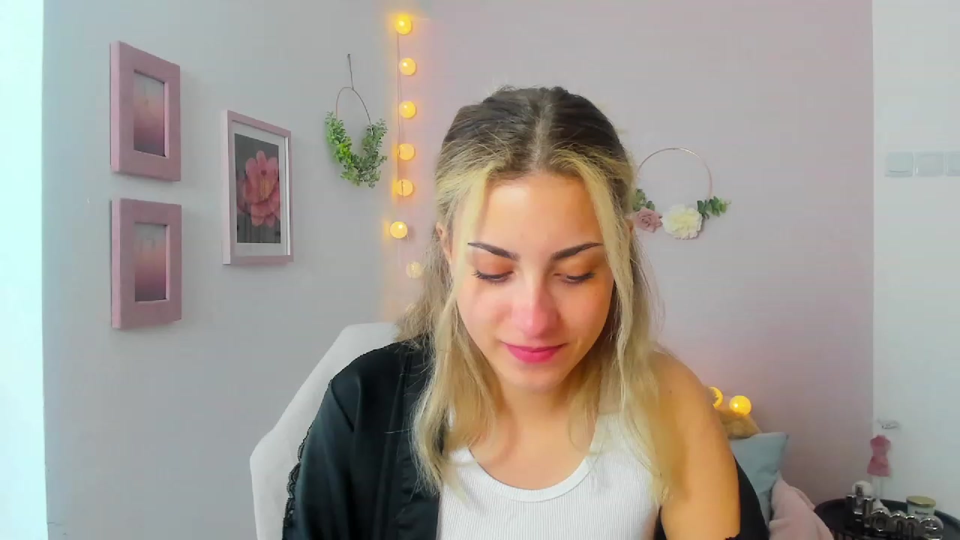 Gallery image thumbnail from Gia_Lopez18's myfreecams stream on, 05/29/2023, 15:15 image 13 of 20