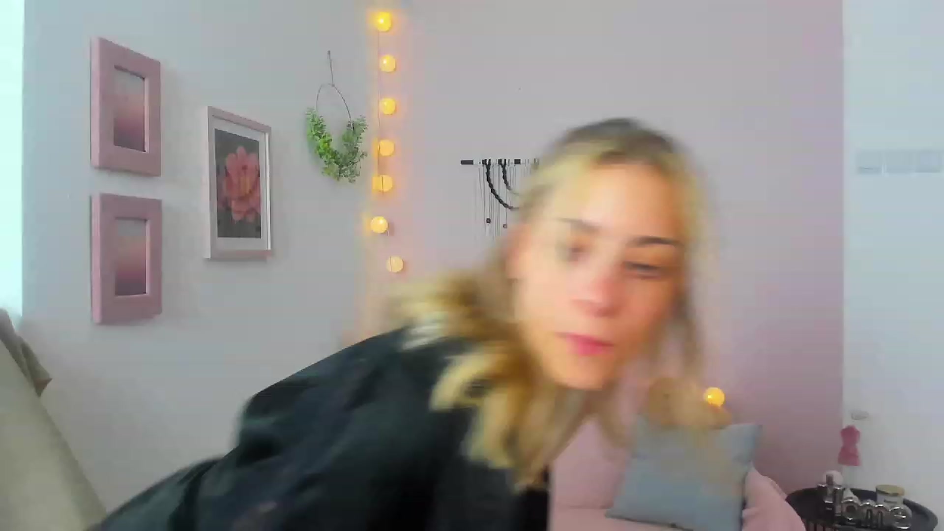 Gallery image thumbnail from Gia_Lopez18's myfreecams stream on, 05/29/2023, 15:15 image 5 of 20