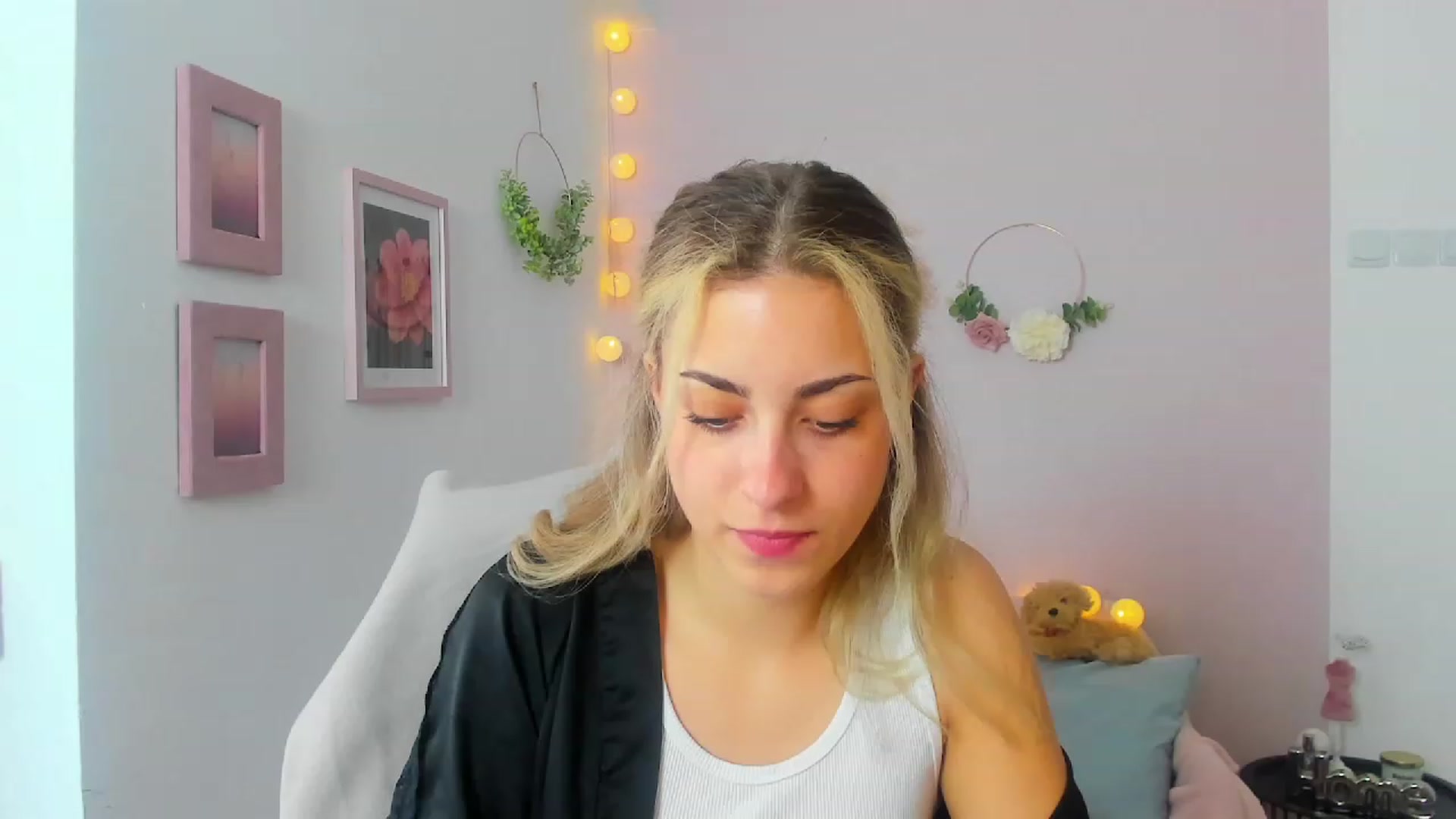 Gallery image thumbnail from Gia_Lopez18's myfreecams stream on, 05/29/2023, 15:15 image 20 of 20