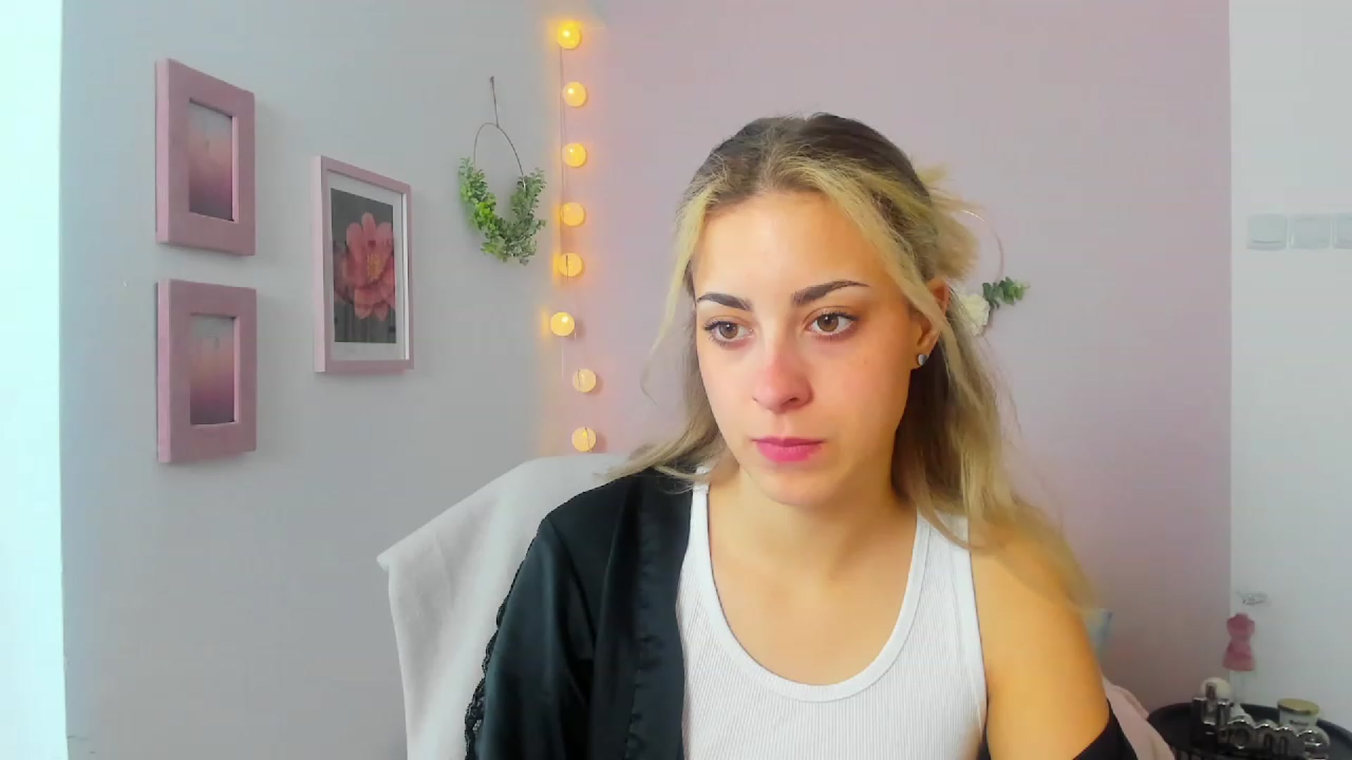 Gallery image thumbnail from Gia_Lopez18's myfreecams stream on, 05/29/2023, 15:15 image 6 of 20