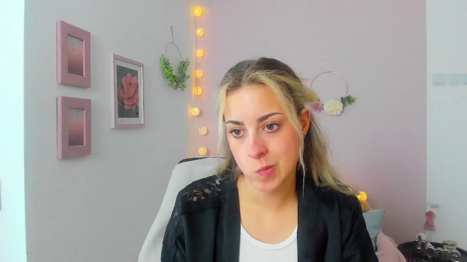 Gallery image thumbnail from Gia_Lopez18's myfreecams stream on, 05/29/2023, 16:18 image 14 of 20