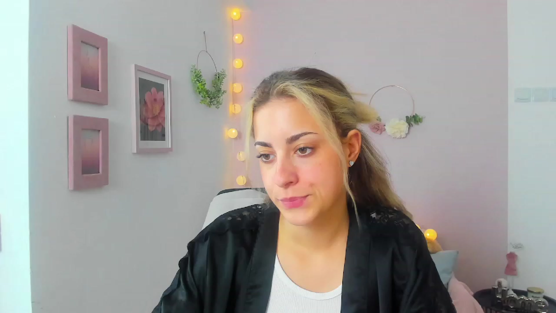 Gallery image thumbnail from Gia_Lopez18's myfreecams stream on, 05/29/2023, 16:18 image 4 of 20