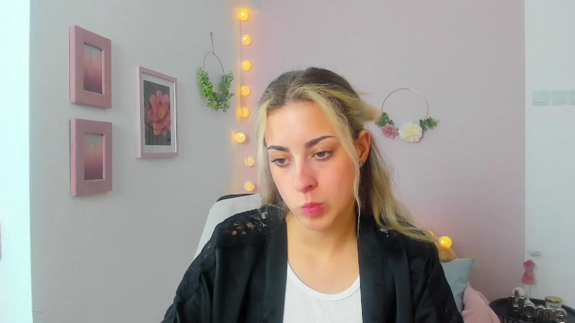 Gallery image thumbnail from Gia_Lopez18's myfreecams stream on, 05/29/2023, 16:18 image 19 of 20