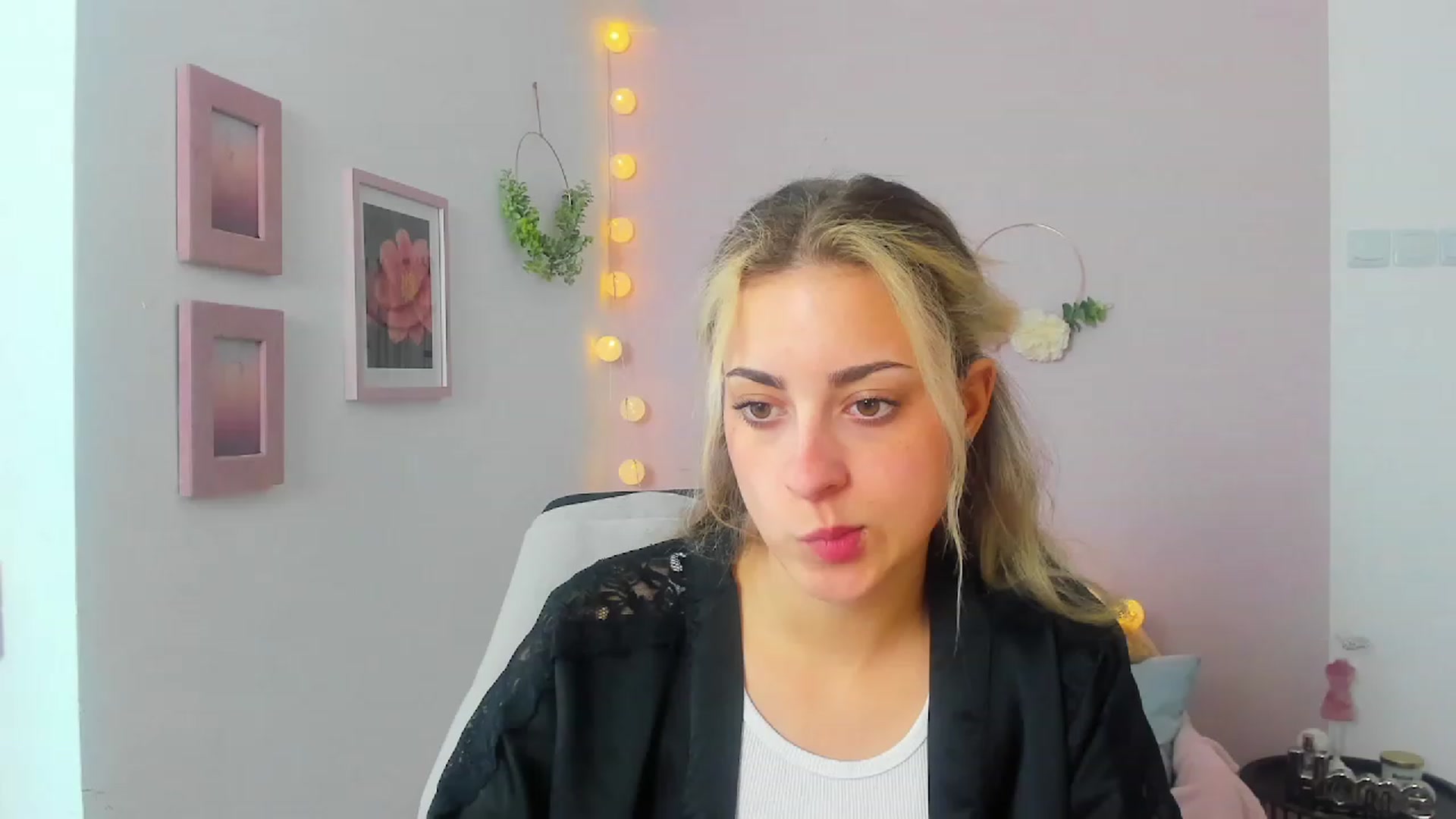 Gallery image thumbnail from Gia_Lopez18's myfreecams stream on, 05/29/2023, 16:18 image 16 of 20