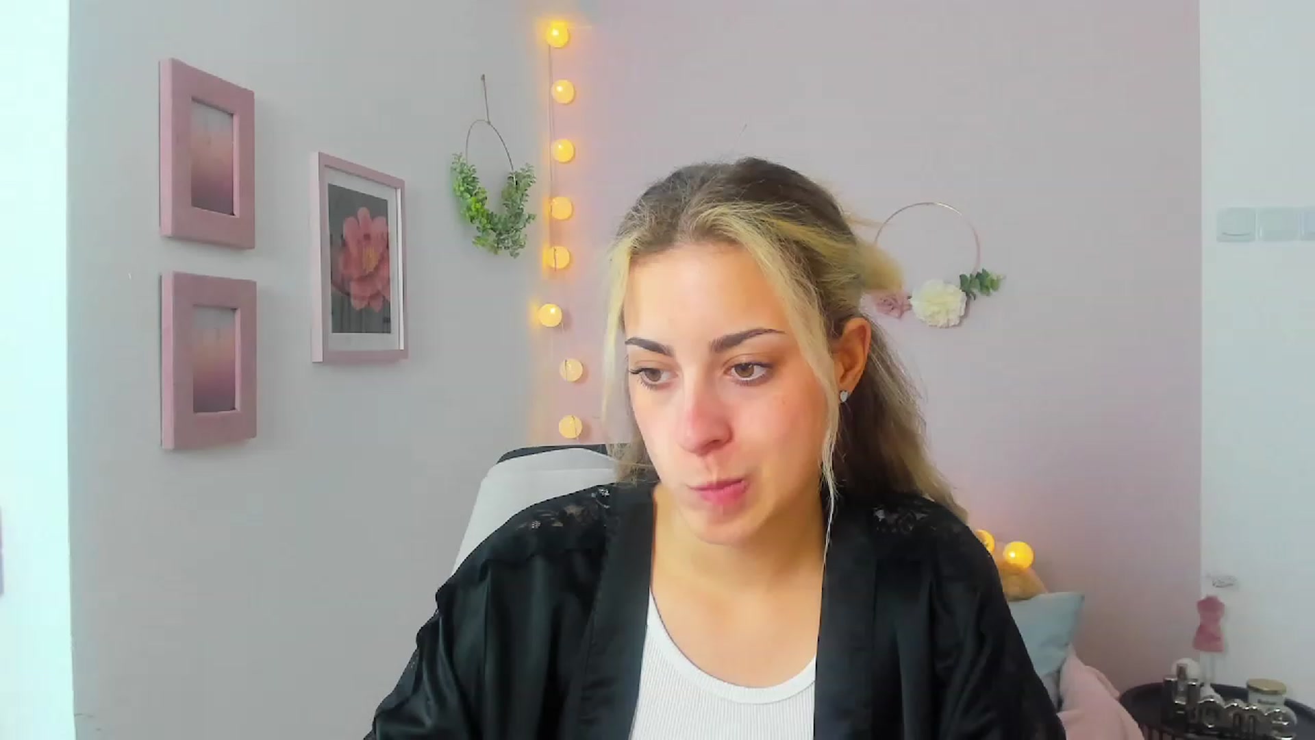 Gallery image thumbnail from Gia_Lopez18's myfreecams stream on, 05/29/2023, 16:18 image 5 of 20