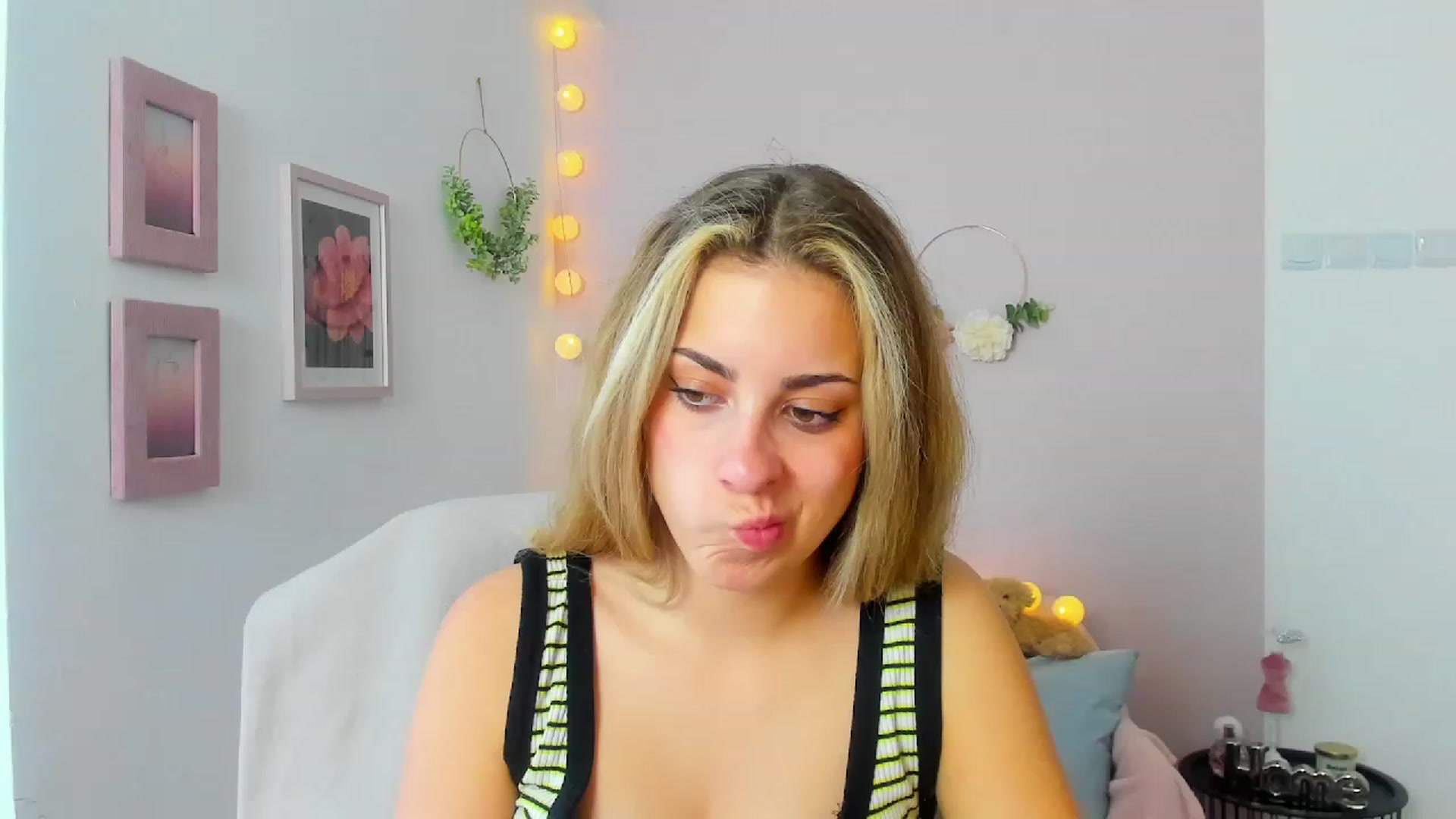 Gallery image thumbnail from Gia_Lopez18's myfreecams stream on, 05/31/2023, 14:46 image 7 of 20