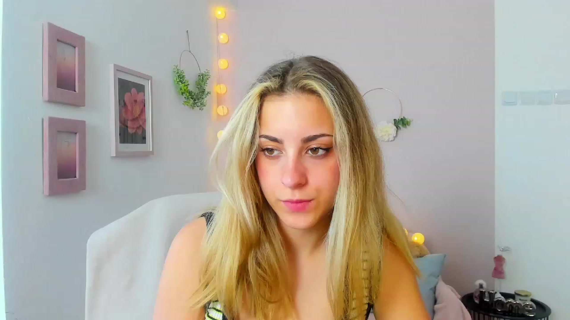 Gallery image thumbnail from Gia_Lopez18's myfreecams stream on, 05/31/2023, 14:46 image 4 of 20
