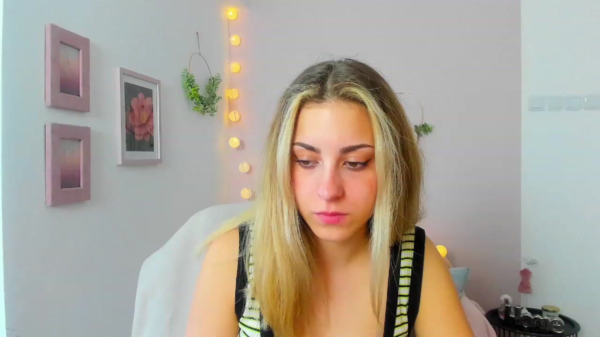 Gallery image thumbnail from Gia_Lopez18's myfreecams stream on, 05/31/2023, 14:46 image 14 of 20