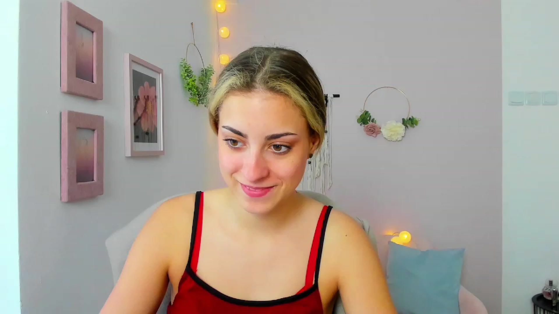 Gallery image thumbnail from Gia_Lopez18's myfreecams stream on, 06/01/2023, 14:24 image 17 of 20