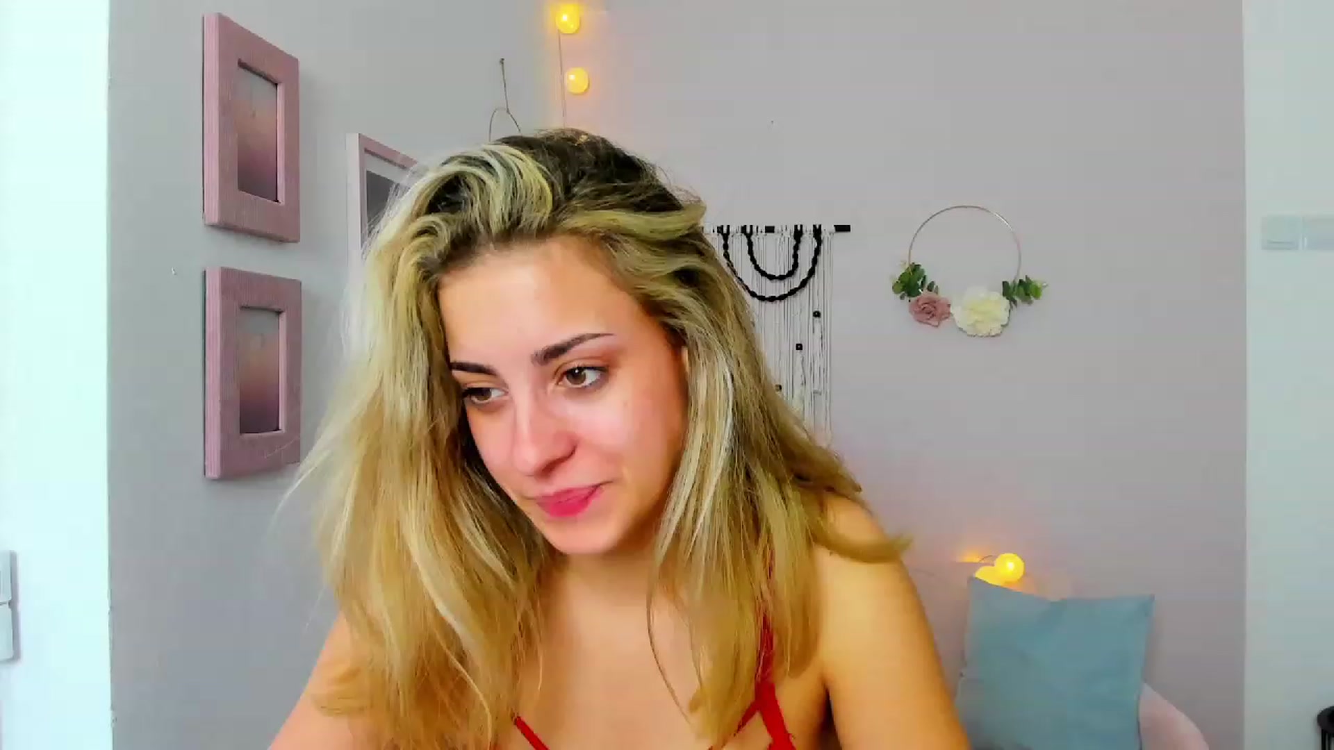 Gallery image thumbnail from Gia_Lopez18's myfreecams stream on, 06/01/2023, 17:52 image 11 of 20