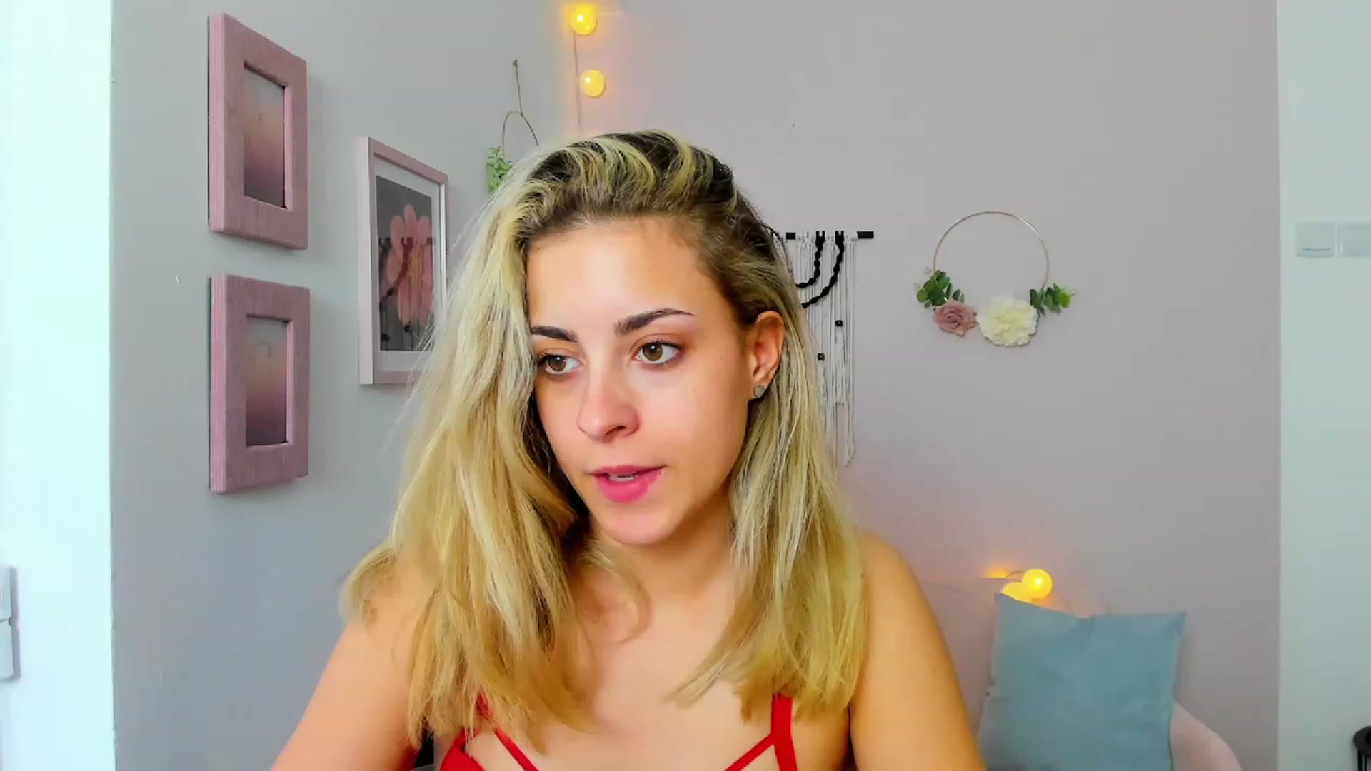 Gallery image thumbnail from Gia_Lopez18's myfreecams stream on, 06/01/2023, 17:52 image 14 of 20