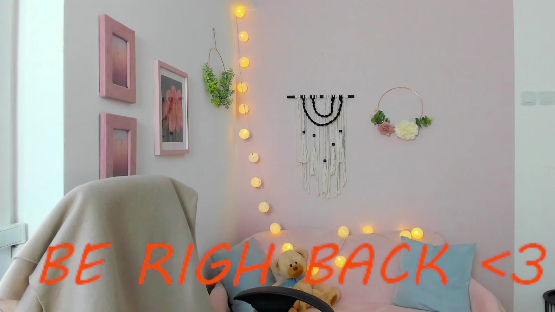 Gallery image thumbnail from Gia_Lopez18's myfreecams stream on, 06/05/2023, 15:01 image 12 of 20