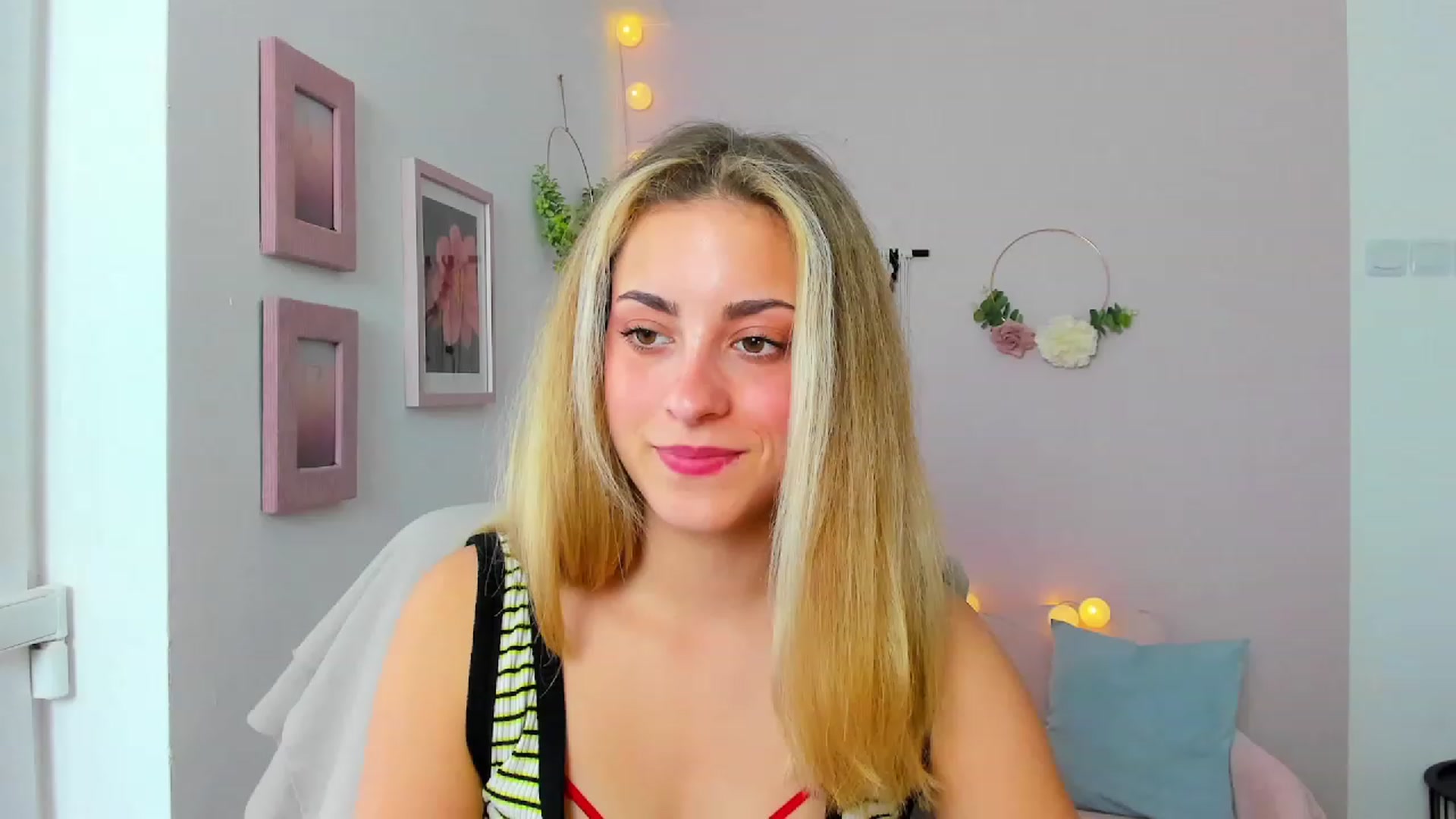 Gallery image thumbnail from Gia_Lopez18's myfreecams stream on, 06/05/2023, 15:01 image 7 of 20