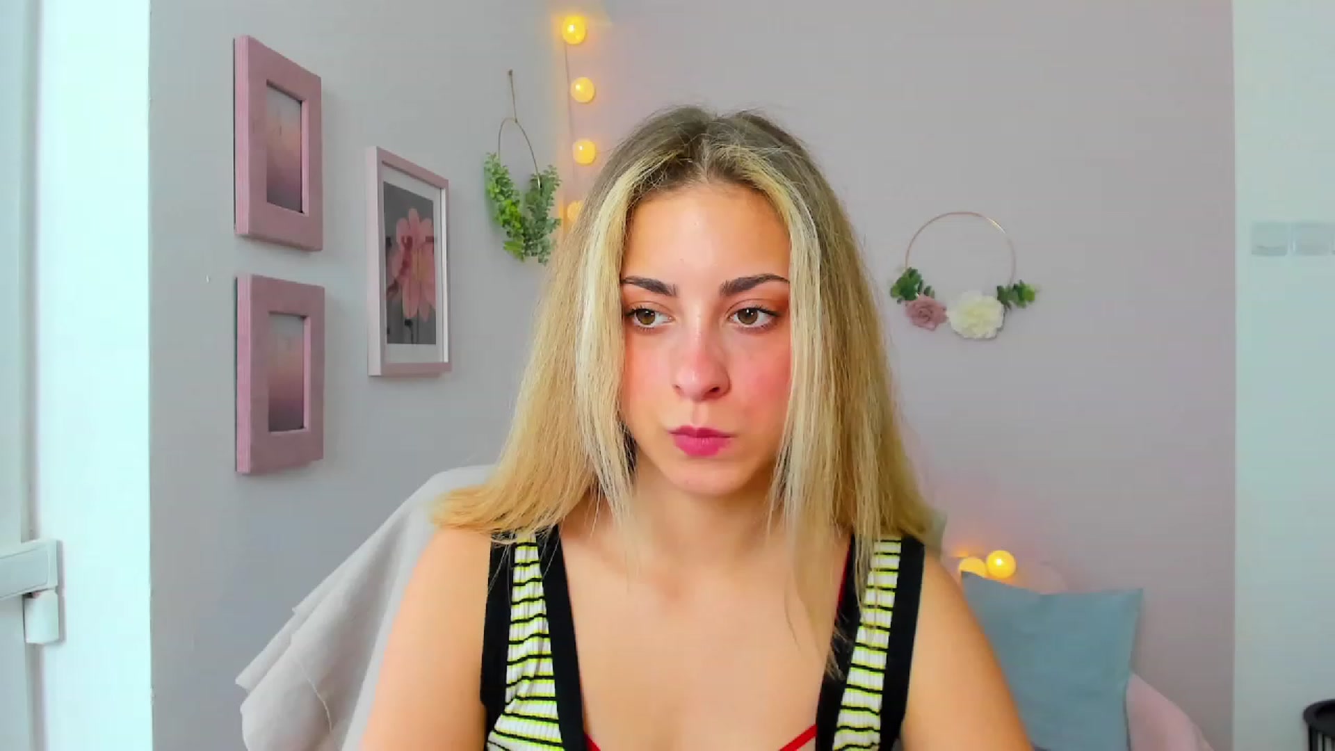 Gallery image thumbnail from Gia_Lopez18's myfreecams stream on, 06/05/2023, 15:01 image 1 of 20