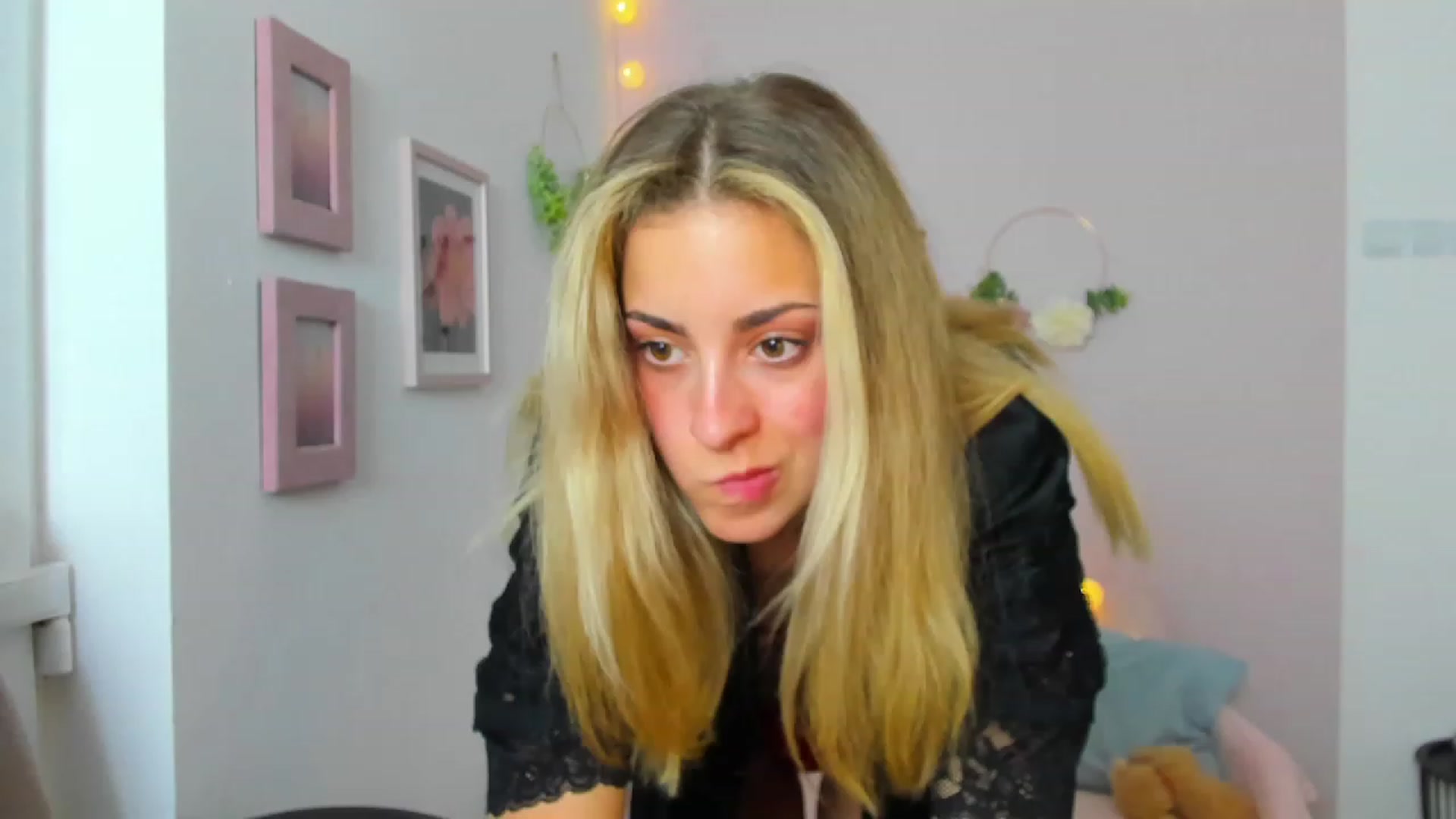Gallery image thumbnail from Gia_Lopez18's myfreecams stream on, 06/05/2023, 17:59 image 19 of 20